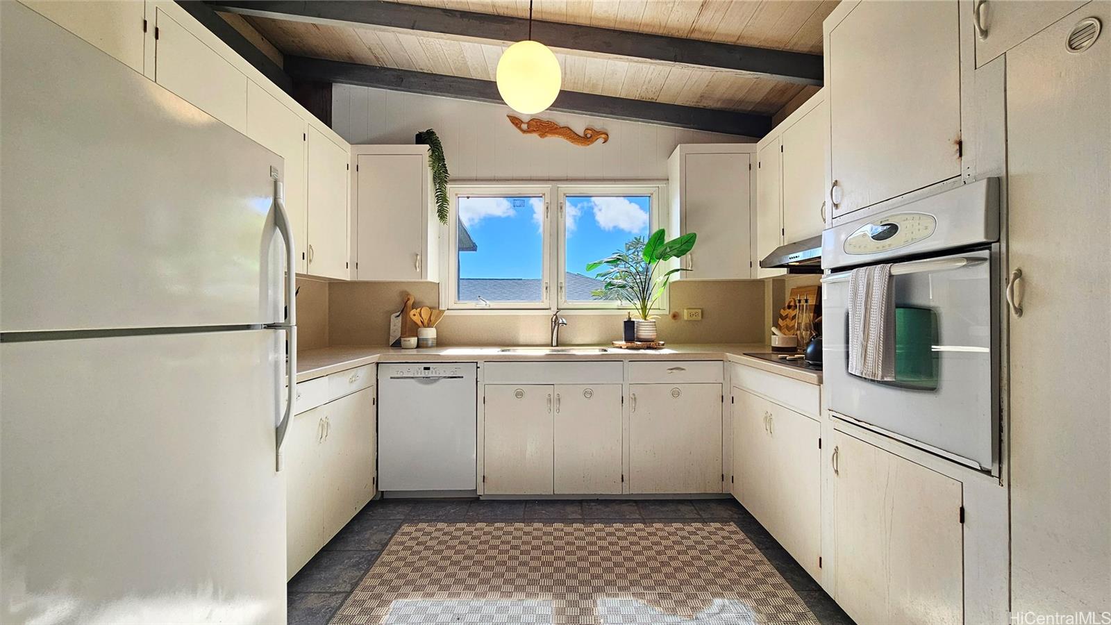 730  Ahuwale Street Aina Haina Area, Diamond Head home - photo 8 of 22