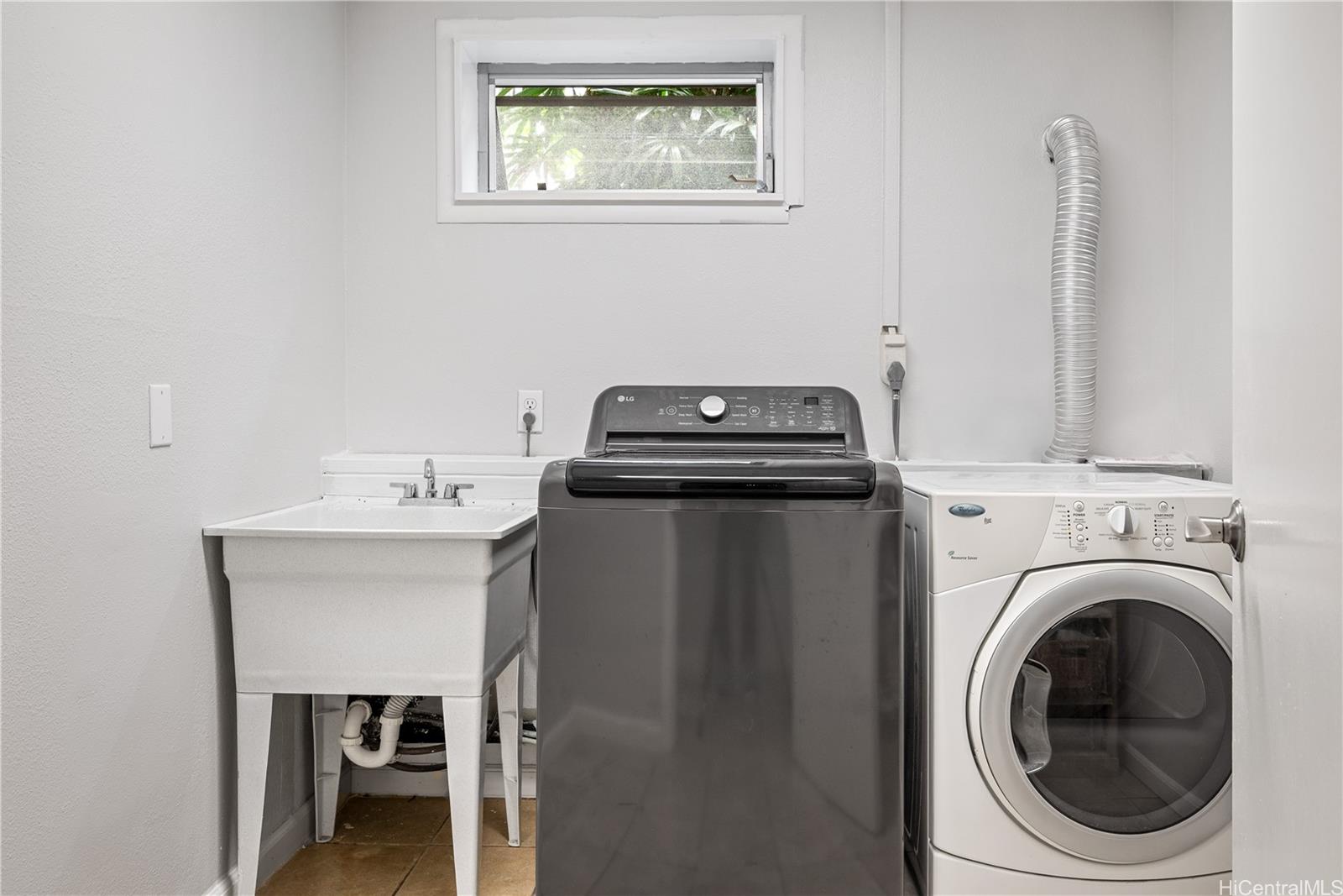 730  Ainapo Street Hahaione-lower, Hawaii Kai home - photo 20 of 25