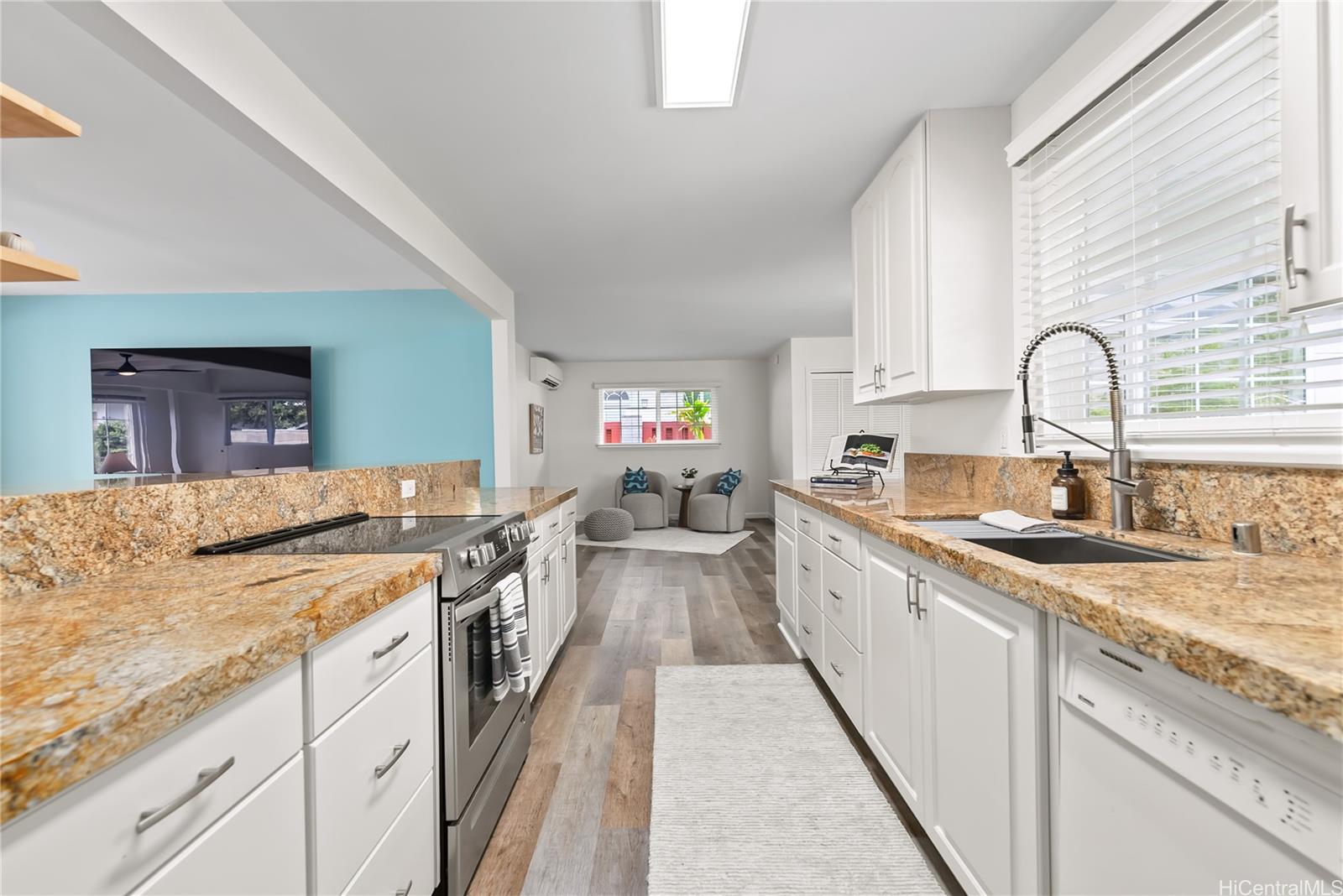 730  Kumukahi Place Spinnaker Isle, Hawaii Kai home - photo 6 of 24