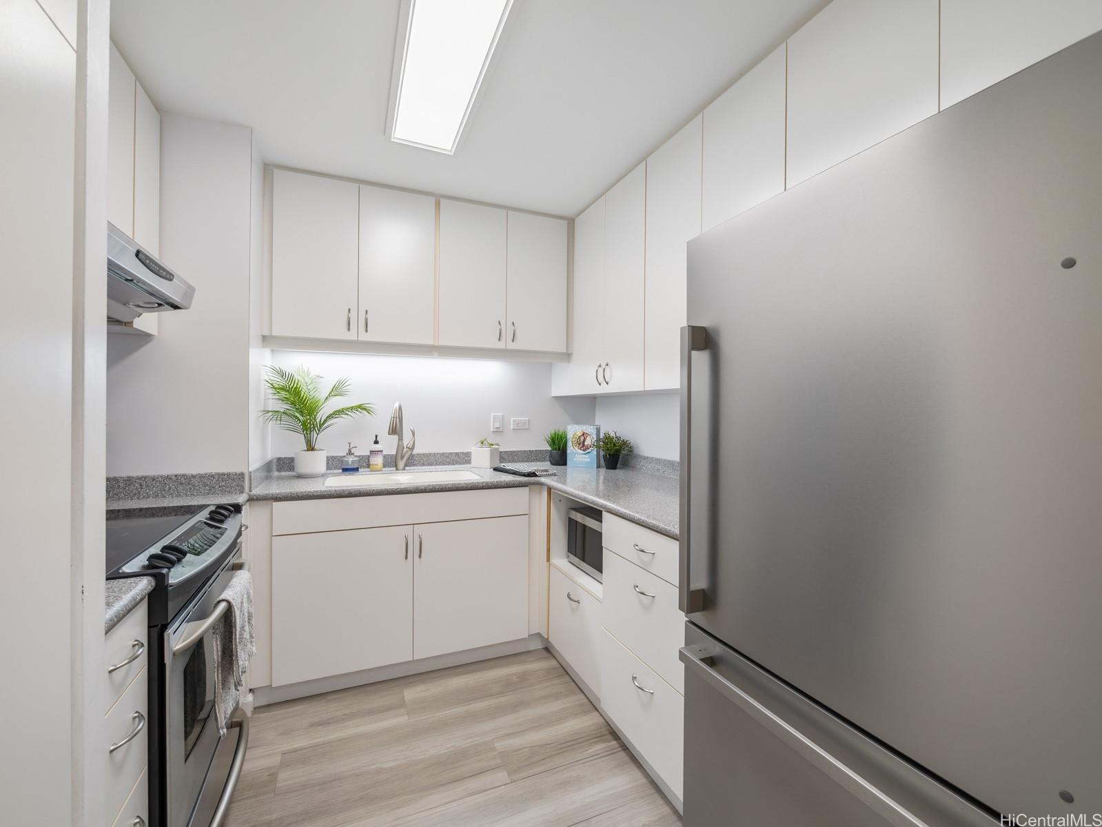 Coty Tower condo # 1503, Honolulu, Hawaii - photo 3 of 25