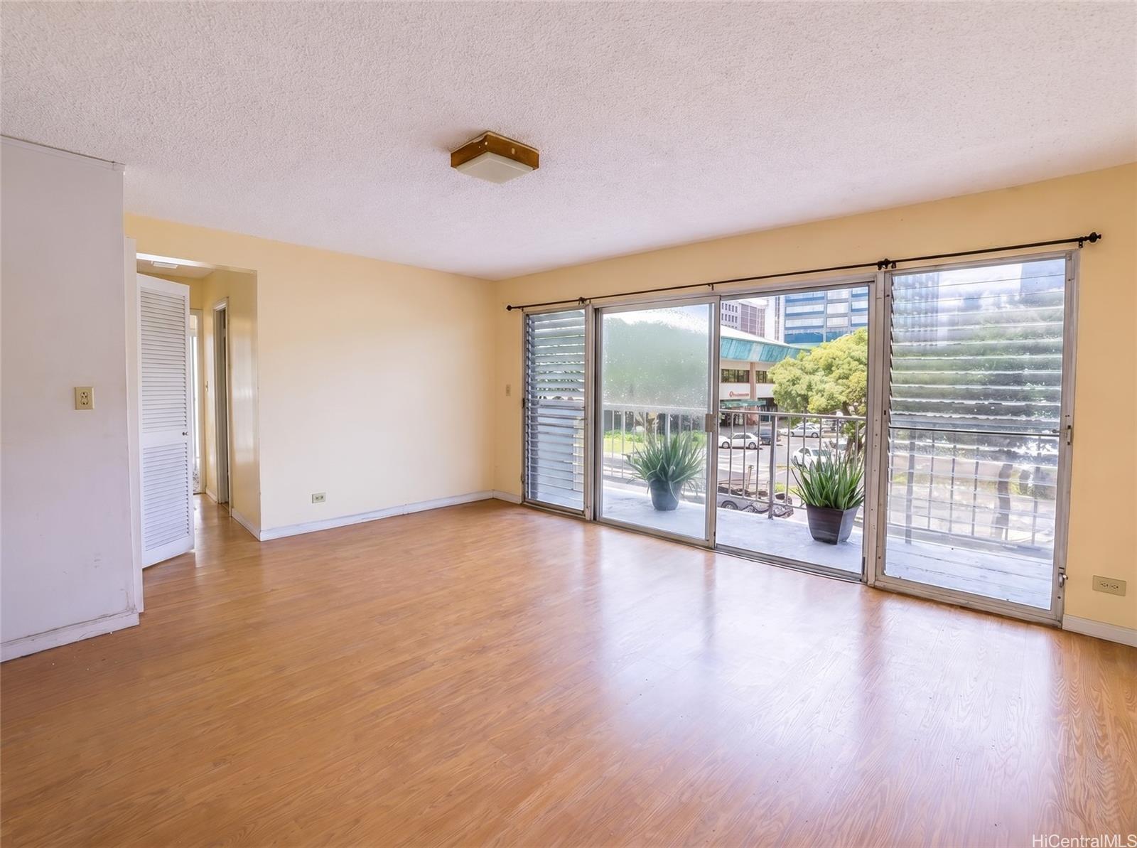 Coty Tower condo # 303, Honolulu, Hawaii - photo 2 of 20