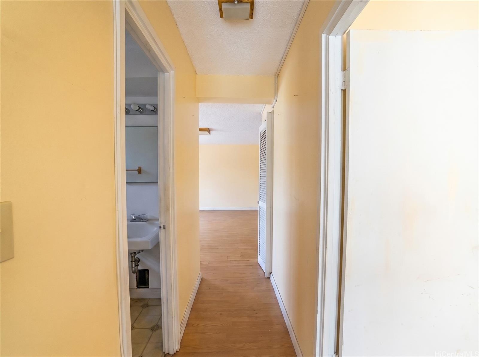 Coty Tower condo # 303, Honolulu, Hawaii - photo 5 of 20