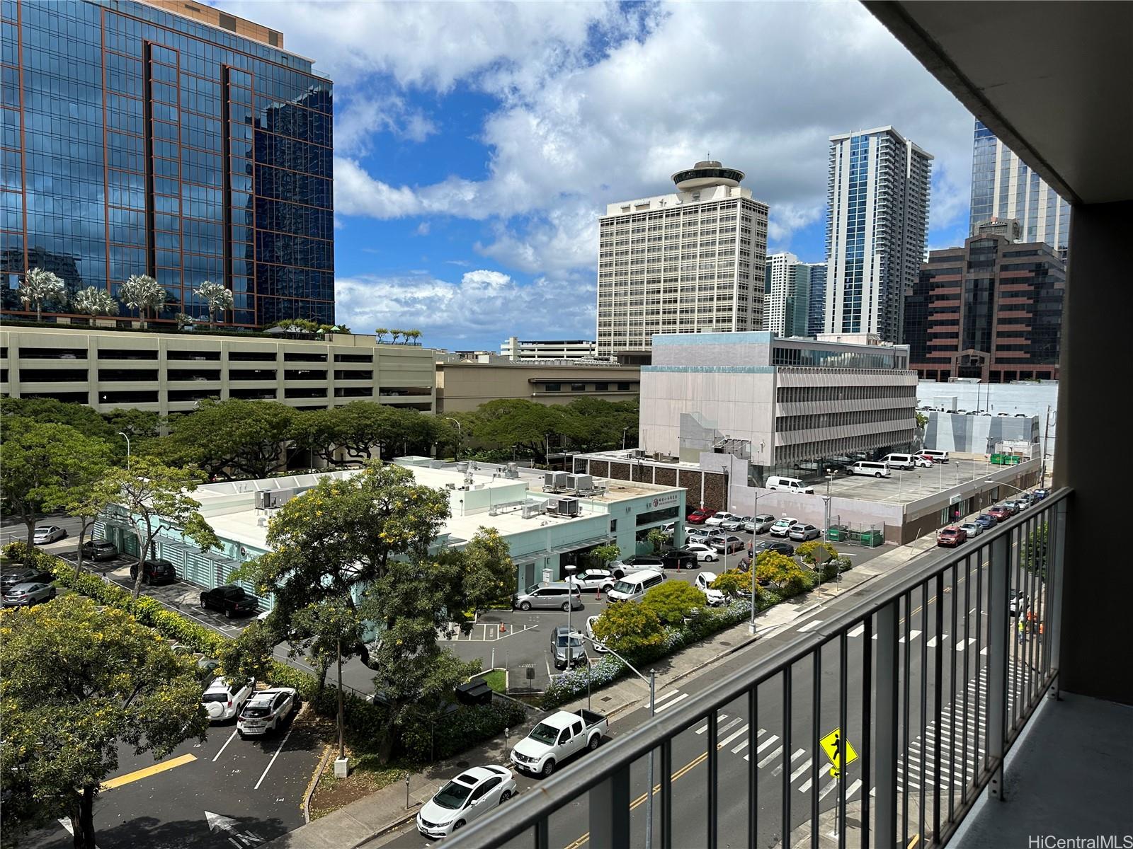 Coty Tower condo # 703, Honolulu, Hawaii - photo 7 of 10