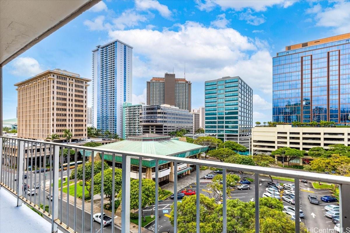 Coty Tower condo # 904, Honolulu, Hawaii - photo 7 of 25