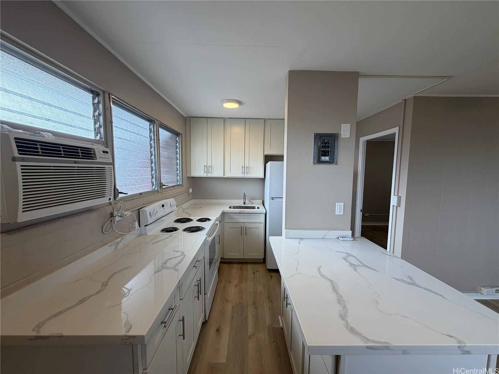 733 Coolidge St Honolulu - Rental - photo 2 of 6