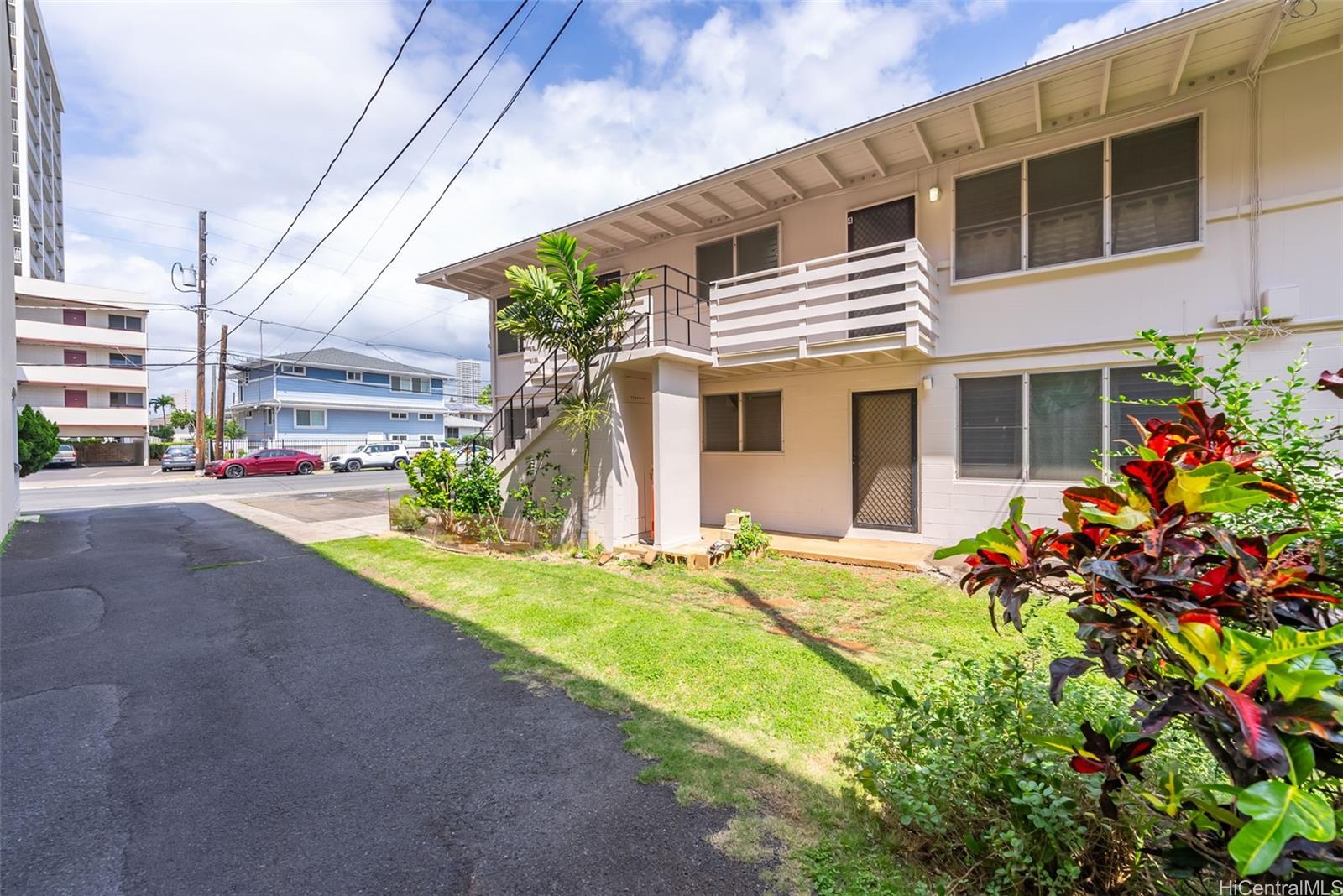 735 Lukepane Ave Honolulu - Multi-family - photo 4 of 15