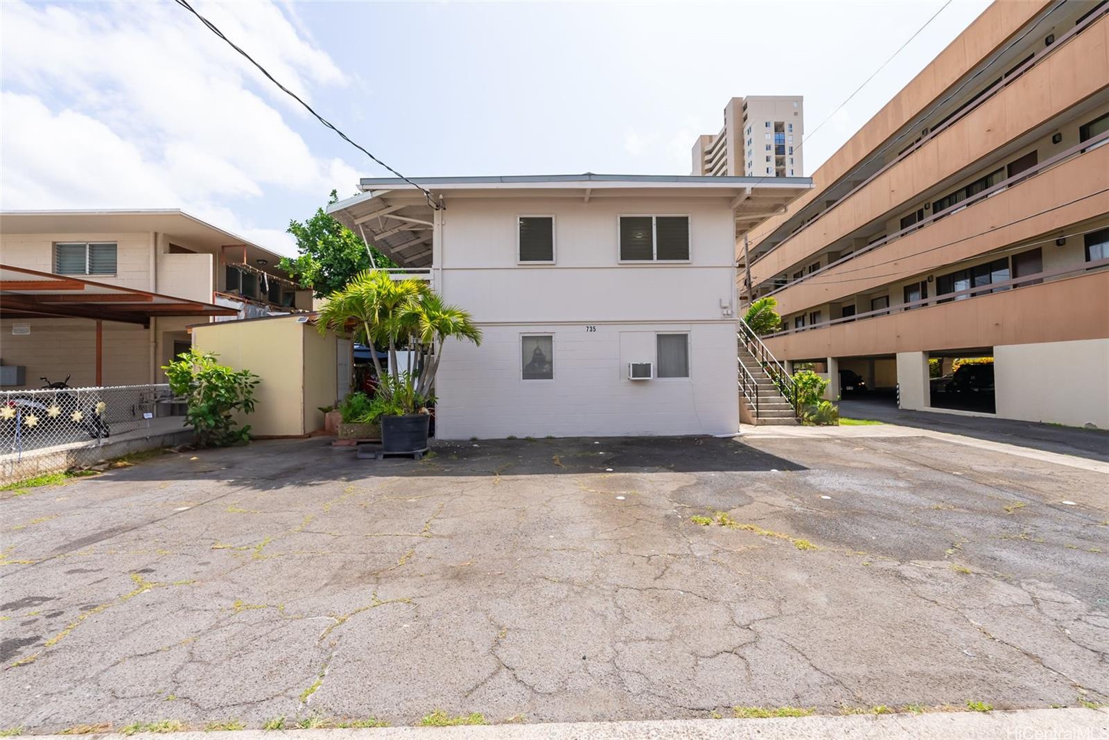 735 Lukepane Ave Honolulu - Multi-family - photo 2 of 15