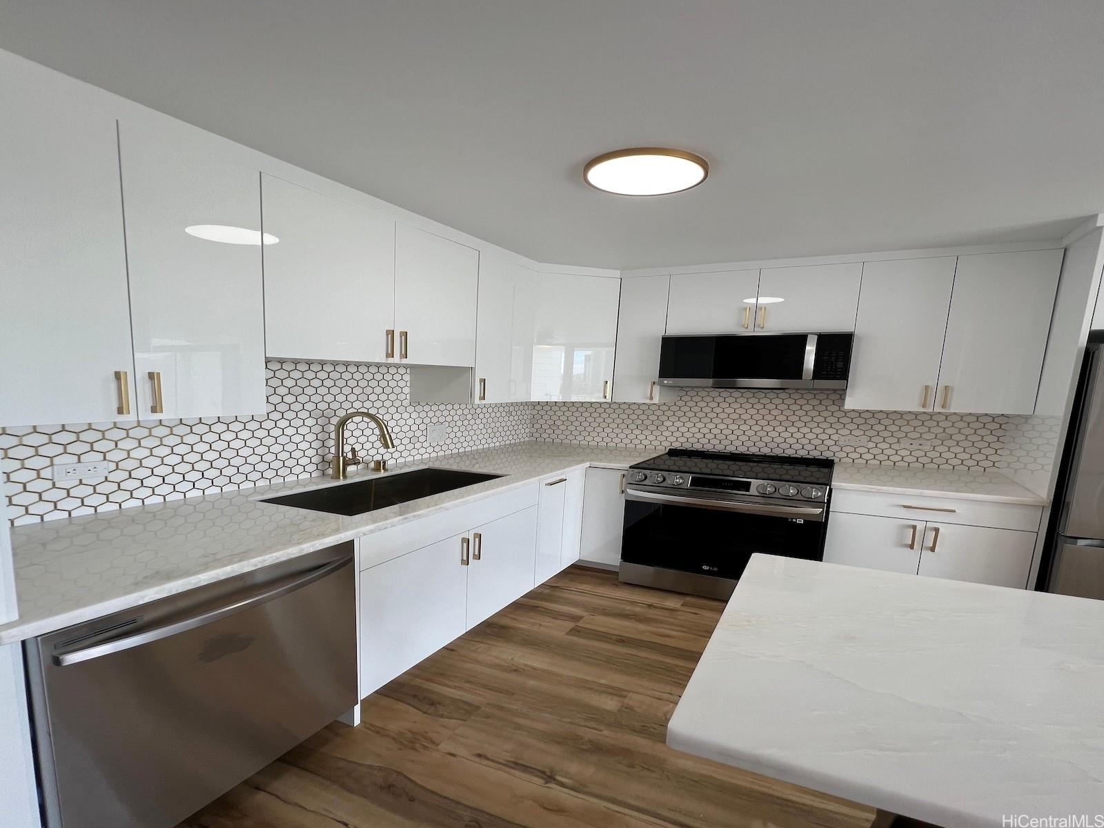 Summer Villa condo # 1101, Honolulu, Hawaii - photo 2 of 18