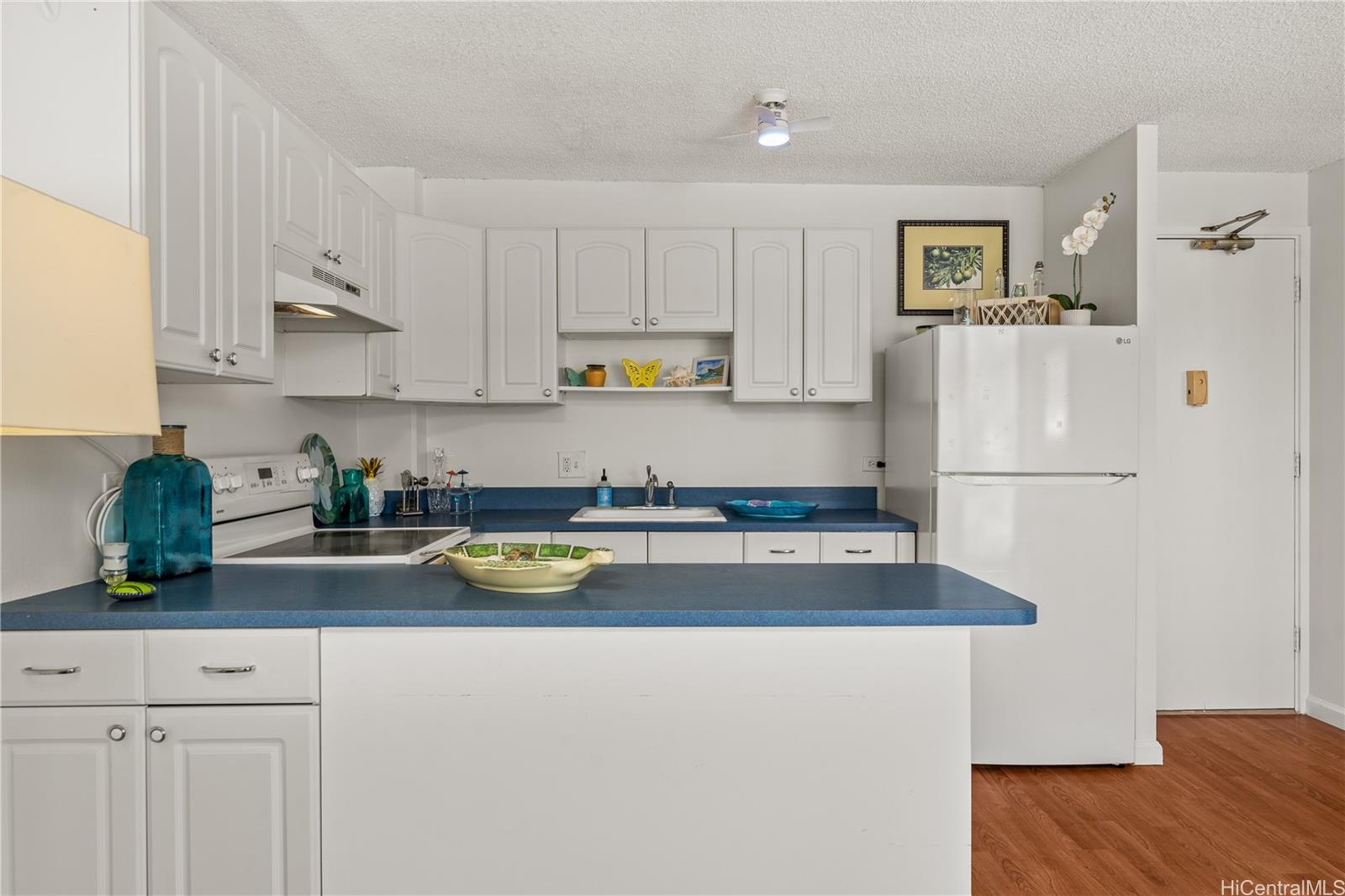 Summer Villa condo # 602, Honolulu, Hawaii - photo 10 of 25