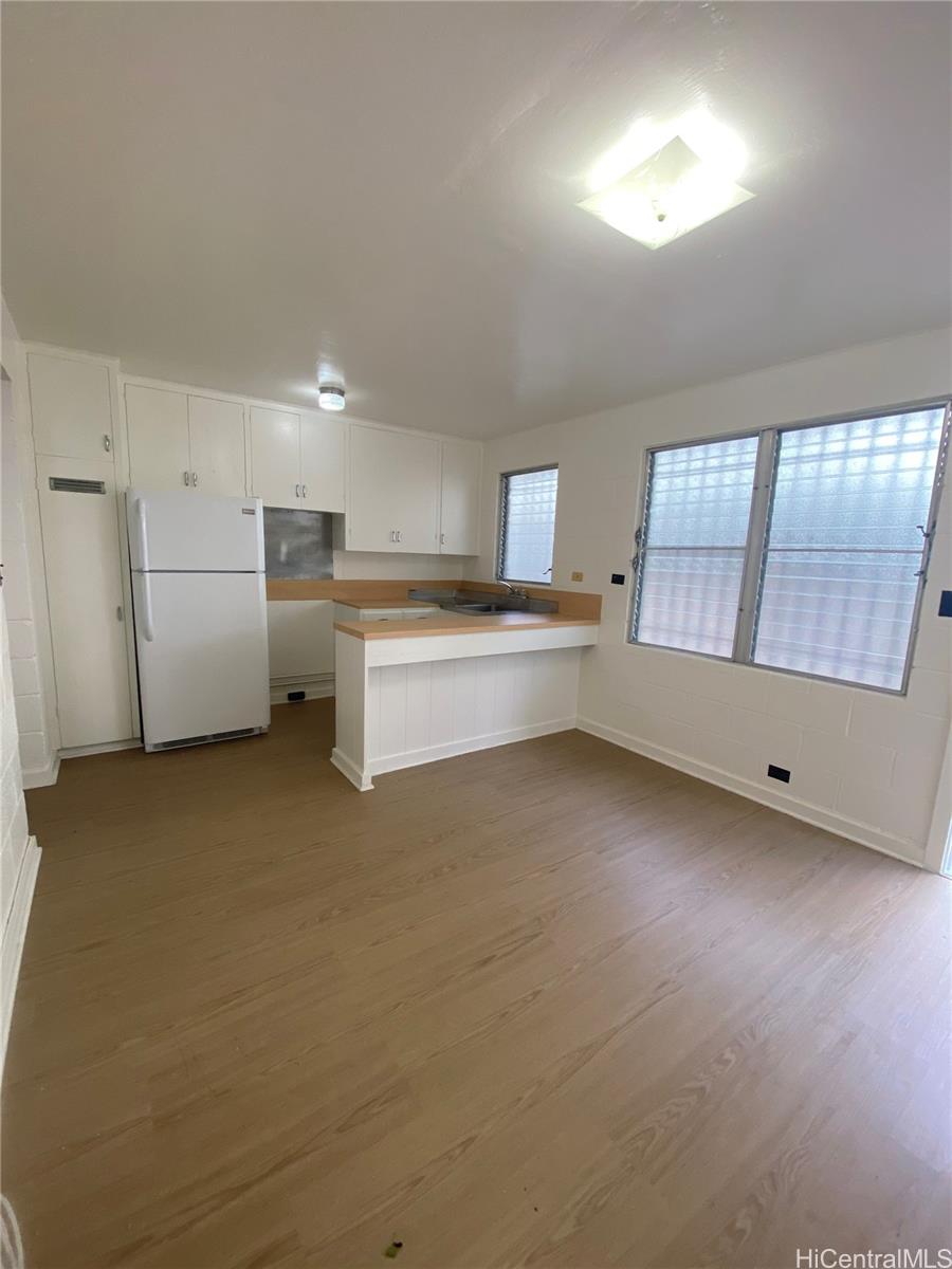 738 University Ave Honolulu - Rental - photo 2 of 7