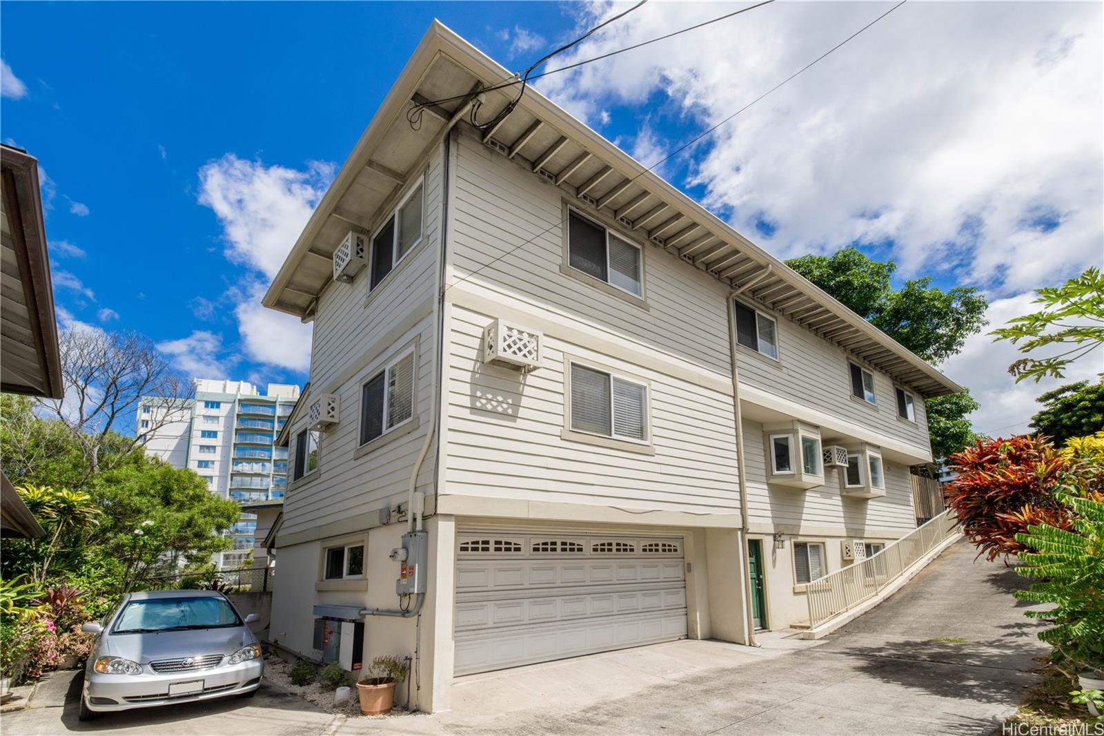 739  Kinalau Place Punchbowl-lower, Honolulu home - photo 2 of 25