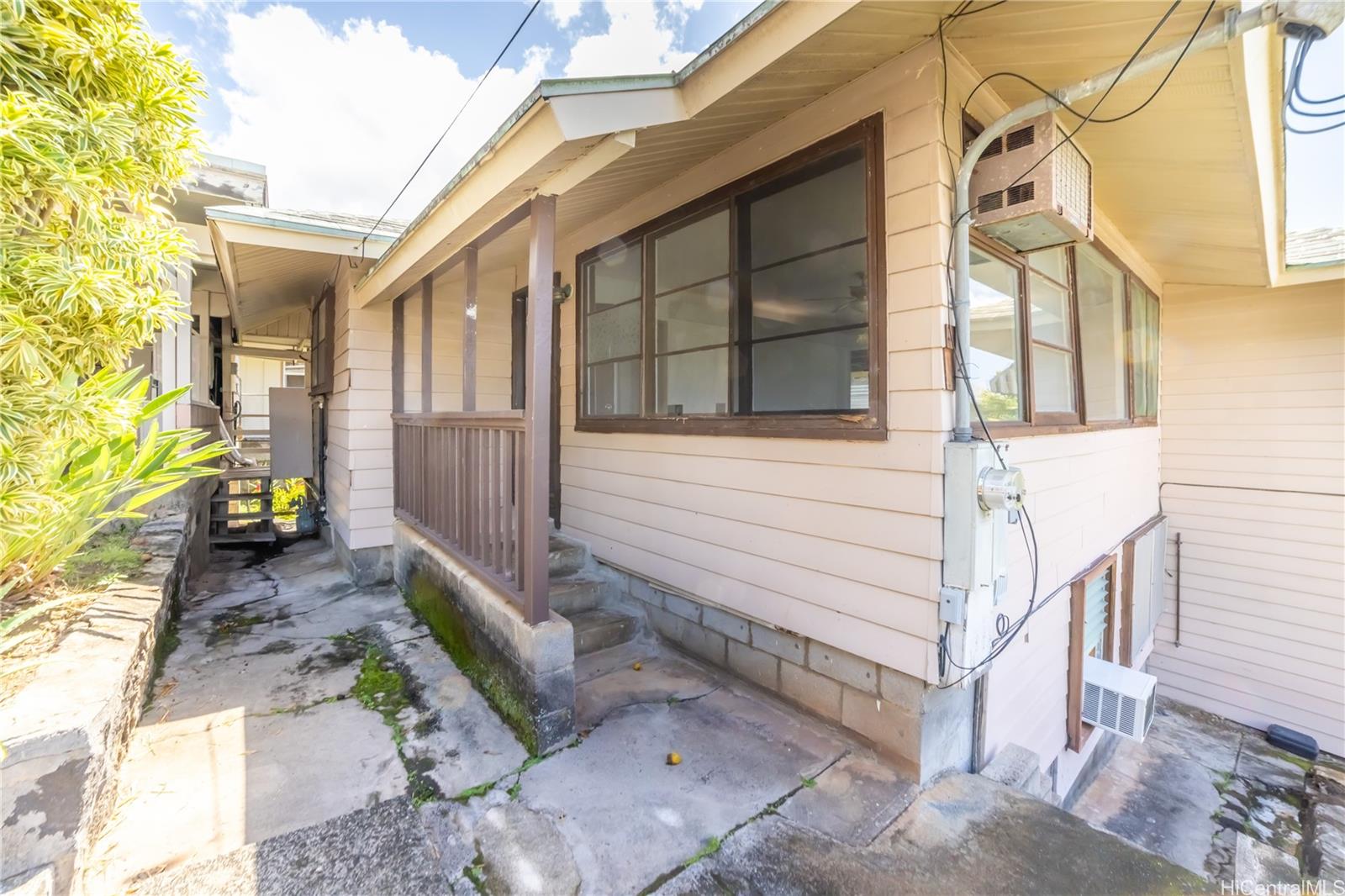 741  Alewa Drive Puunui, Honolulu home - photo 2 of 24