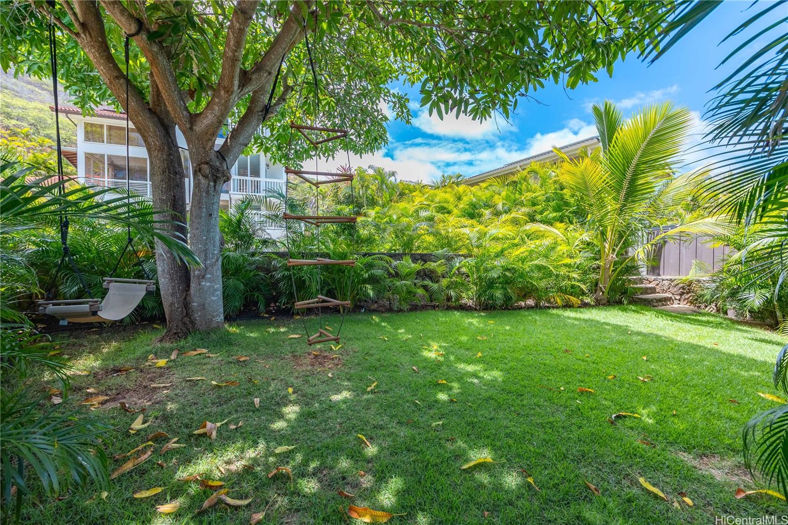 7421  Mokuhano Place Kalama Valley, Hawaii Kai home - photo 22 of 25