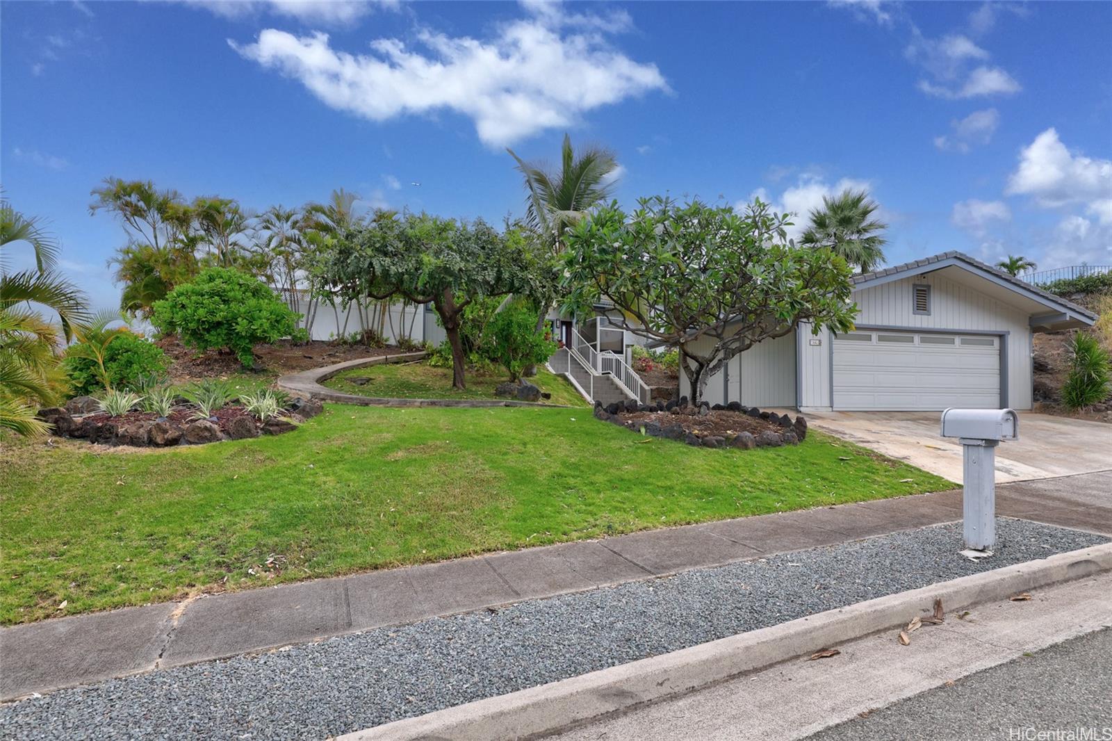 7440  Kamehame Place Kamehame Ridge, Hawaii Kai home - photo 18 of 25