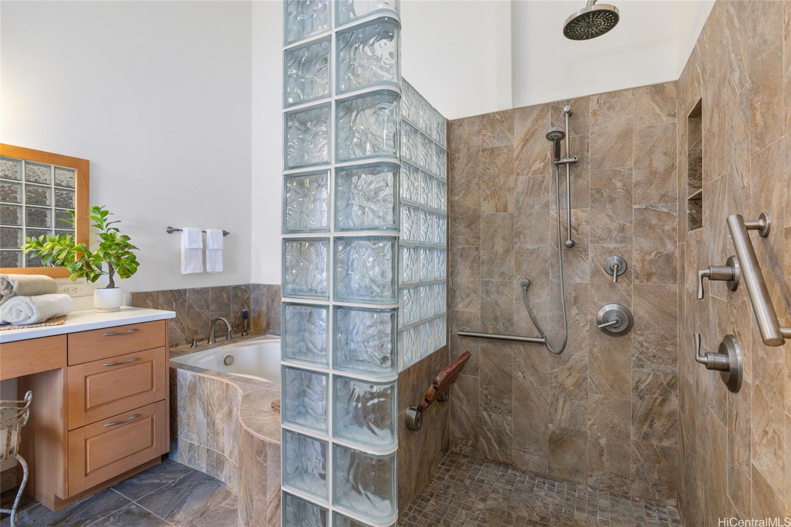 7440  Kamehame Place Kamehame Ridge, Hawaii Kai home - photo 9 of 25