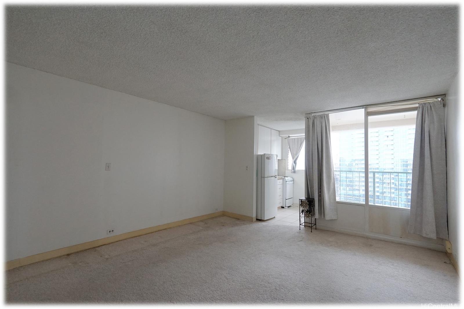 747 Amana St Honolulu - Rental - photo 2 of 9