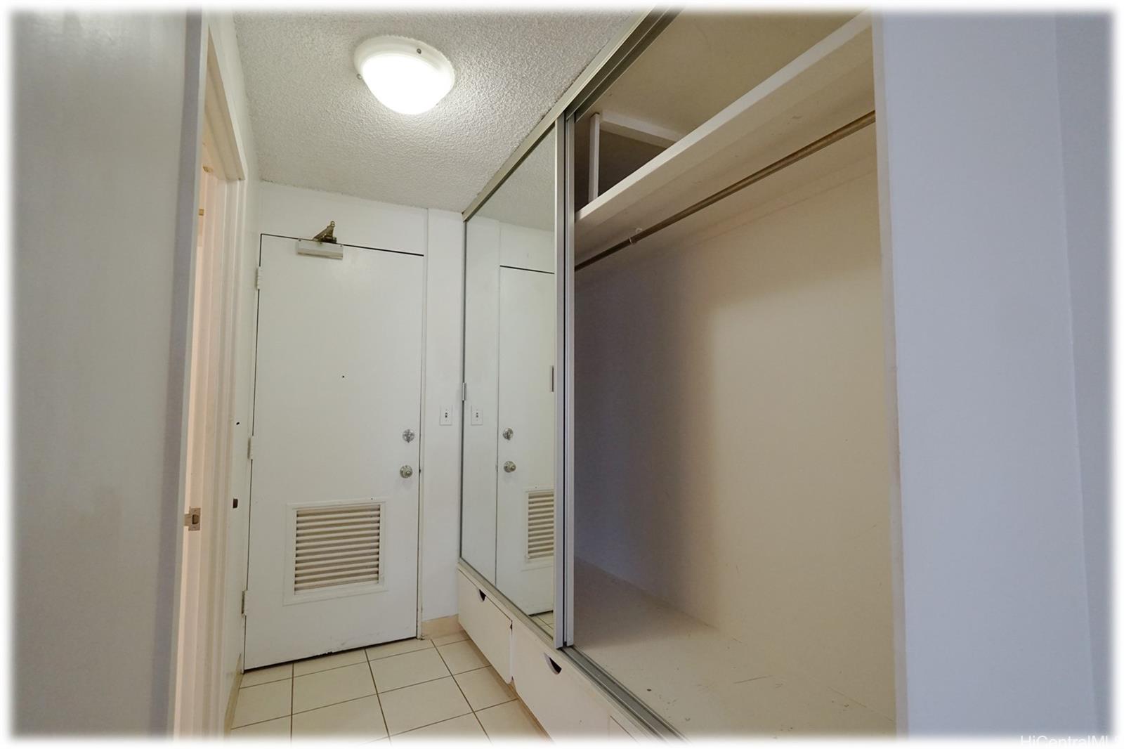 747 Amana St Honolulu - Rental - photo 4 of 9