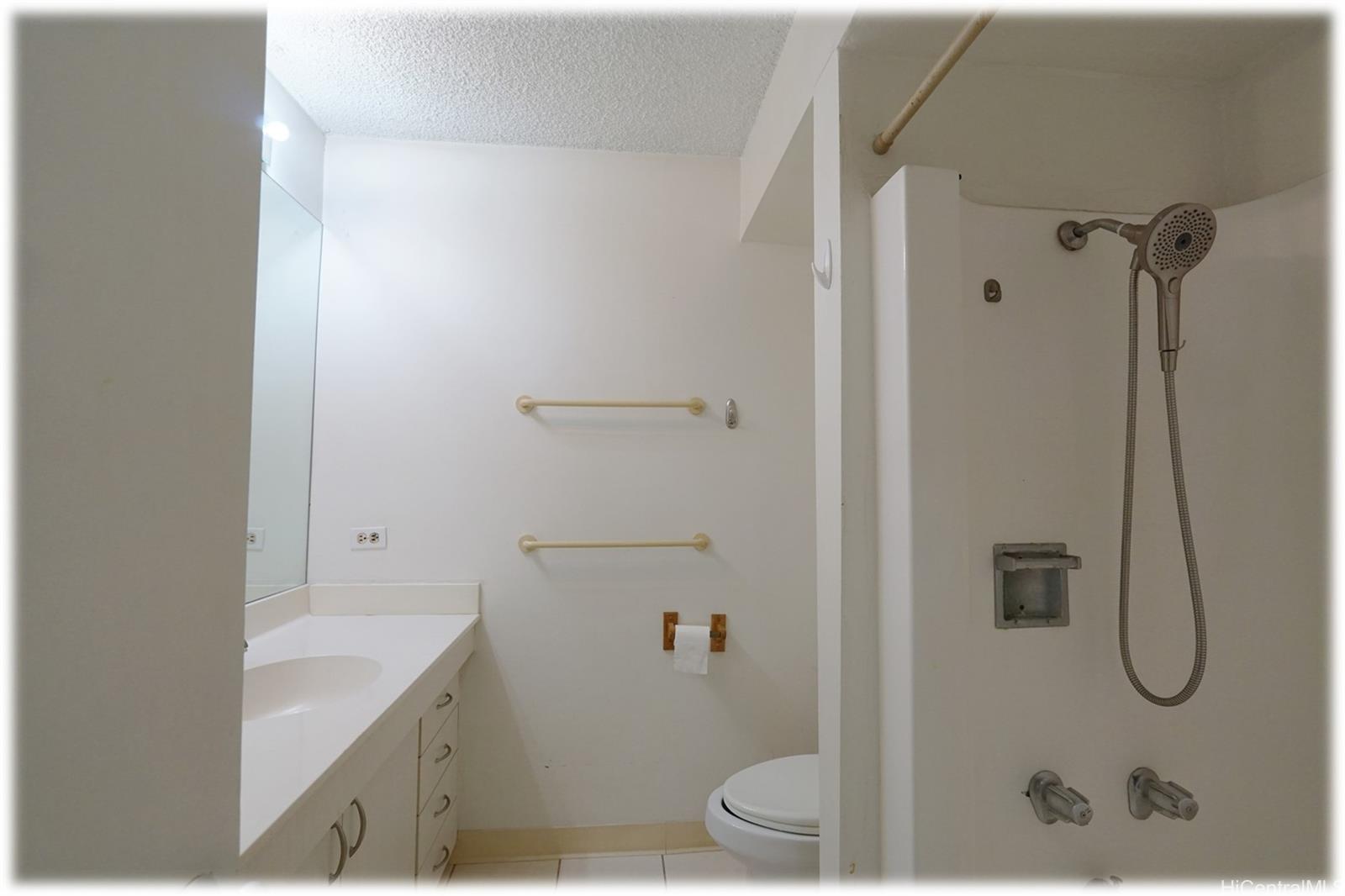 747 Amana St Honolulu - Rental - photo 5 of 9