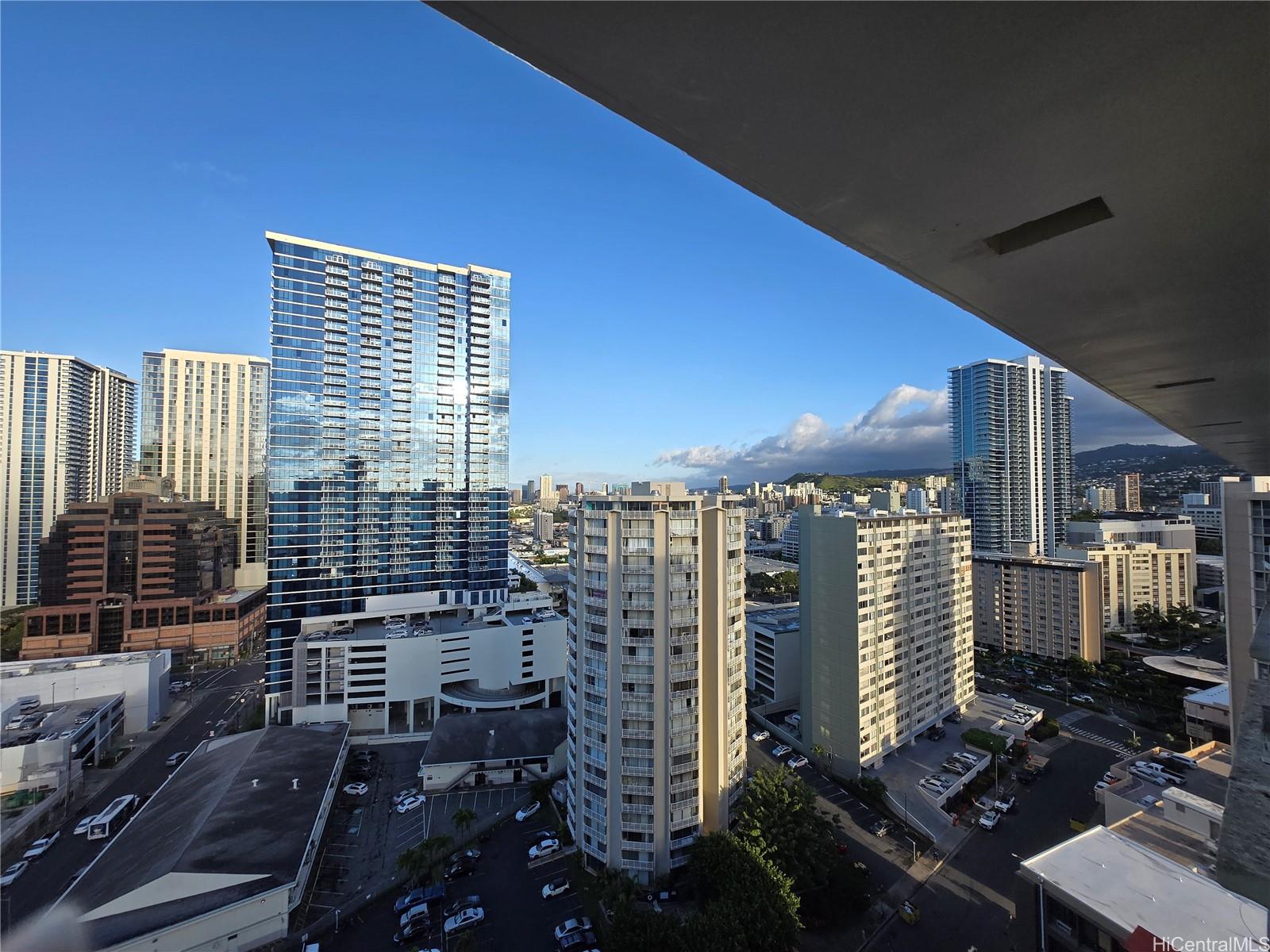 747 Amana St Honolulu - Rental - photo 2 of 13