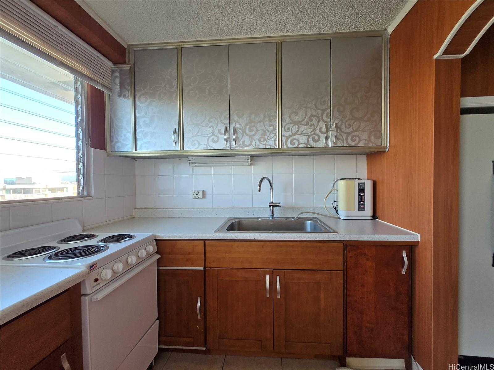 747 Amana St Honolulu - Rental - photo 4 of 13