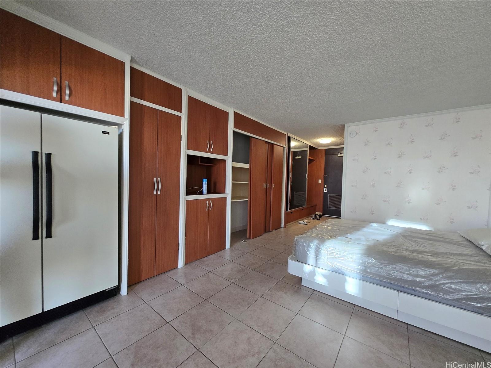 747 Amana St Honolulu - Rental - photo 5 of 13