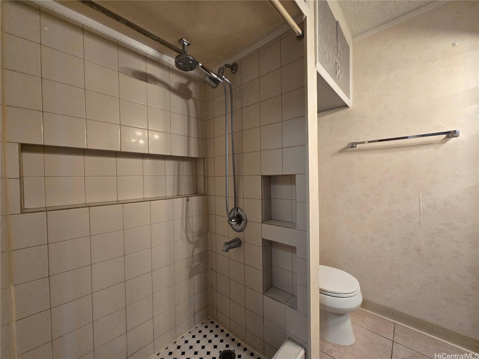 747 Amana St Honolulu - Rental - photo 6 of 13