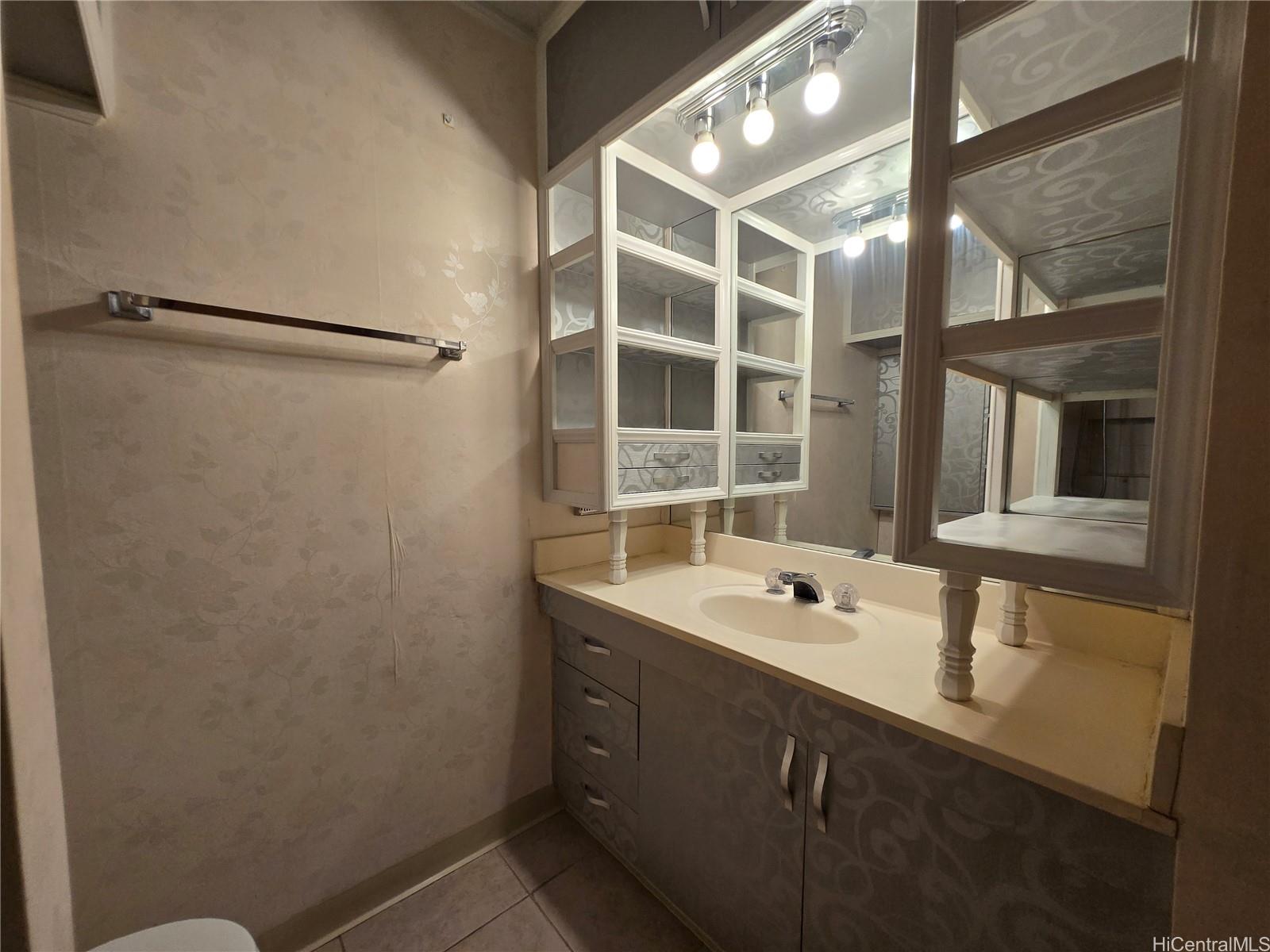 747 Amana St Honolulu - Rental - photo 7 of 13