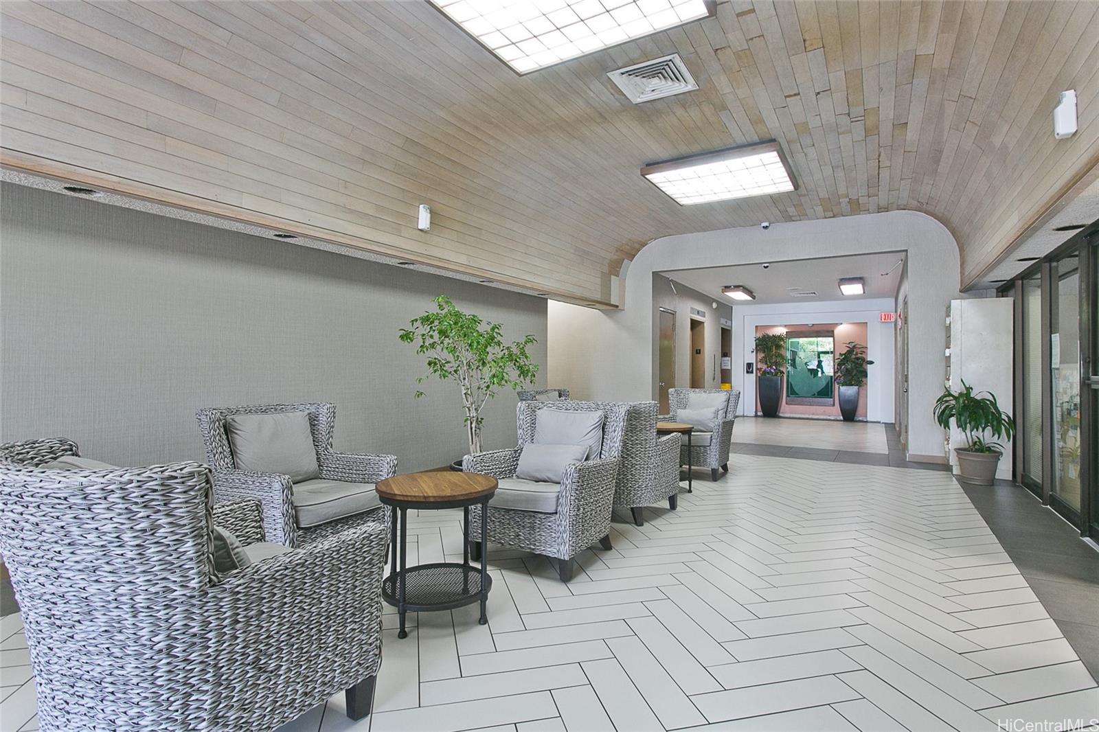 747 Amana St Honolulu - Rental - photo 2 of 5