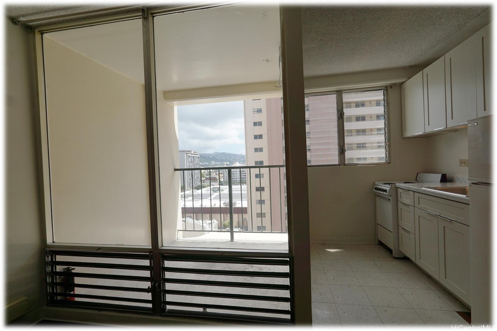 747 Amana St Honolulu - Rental - photo 2 of 11