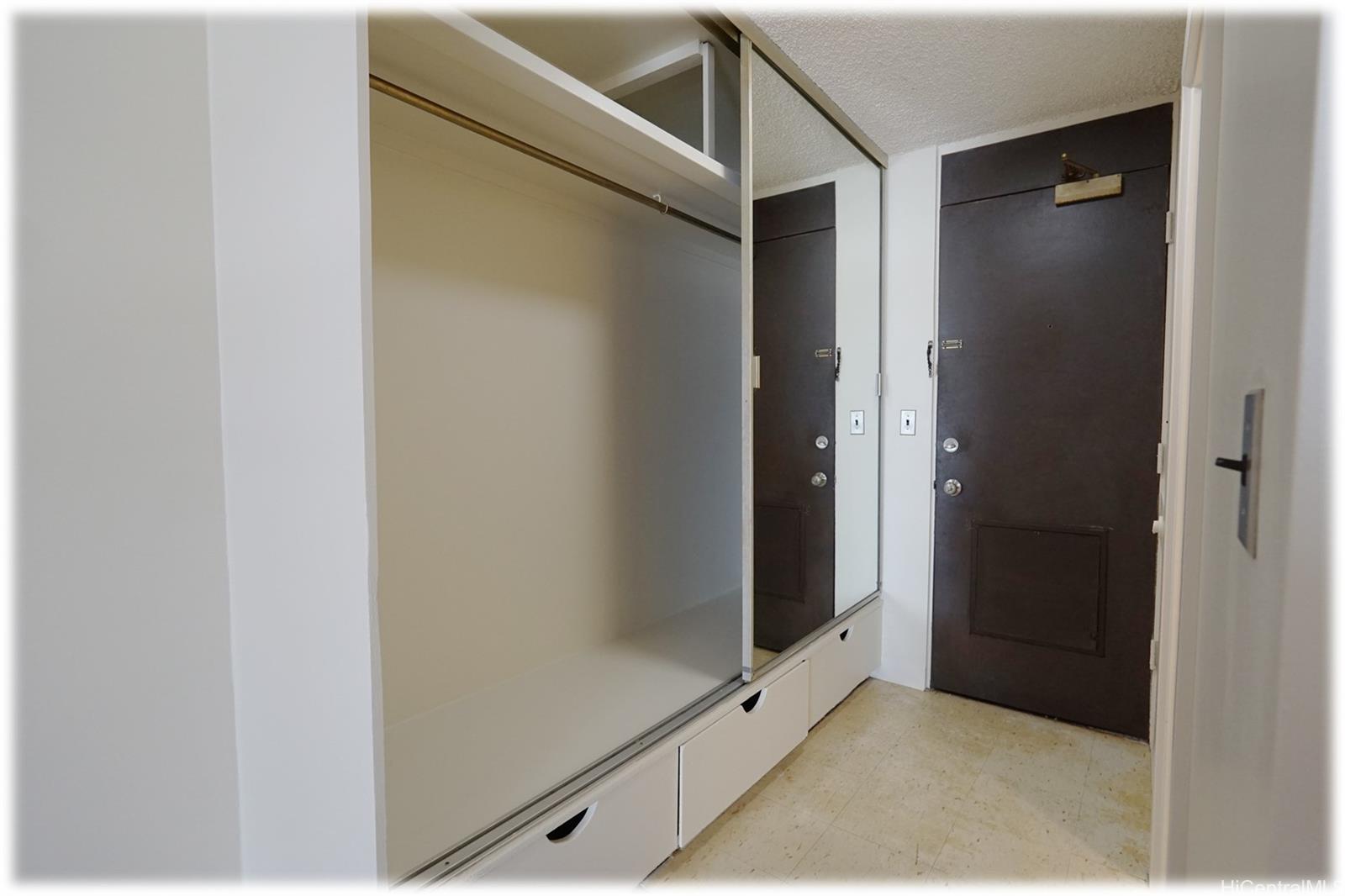 747 Amana St Honolulu - Rental - photo 5 of 11