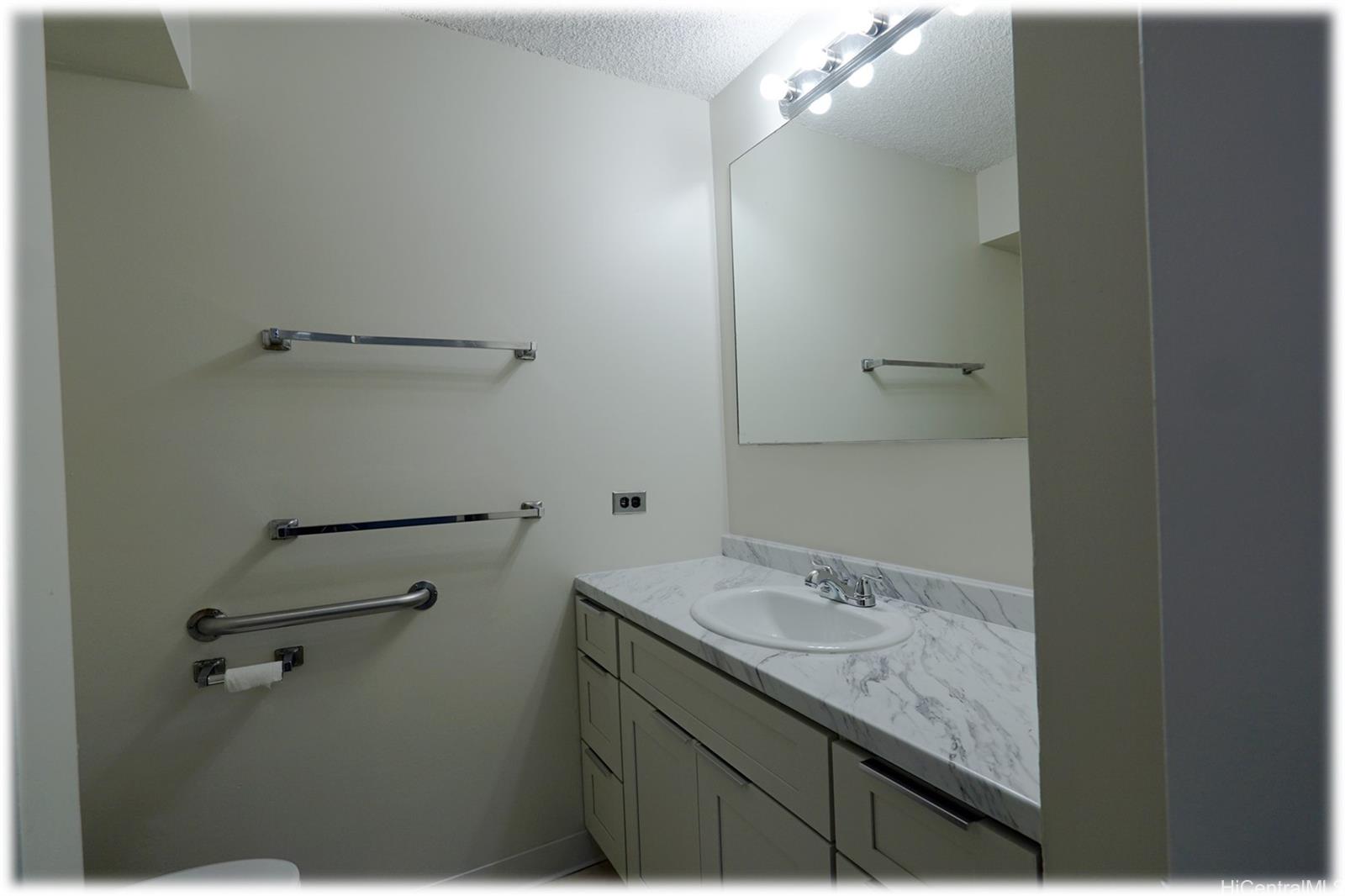 747 Amana St Honolulu - Rental - photo 7 of 11