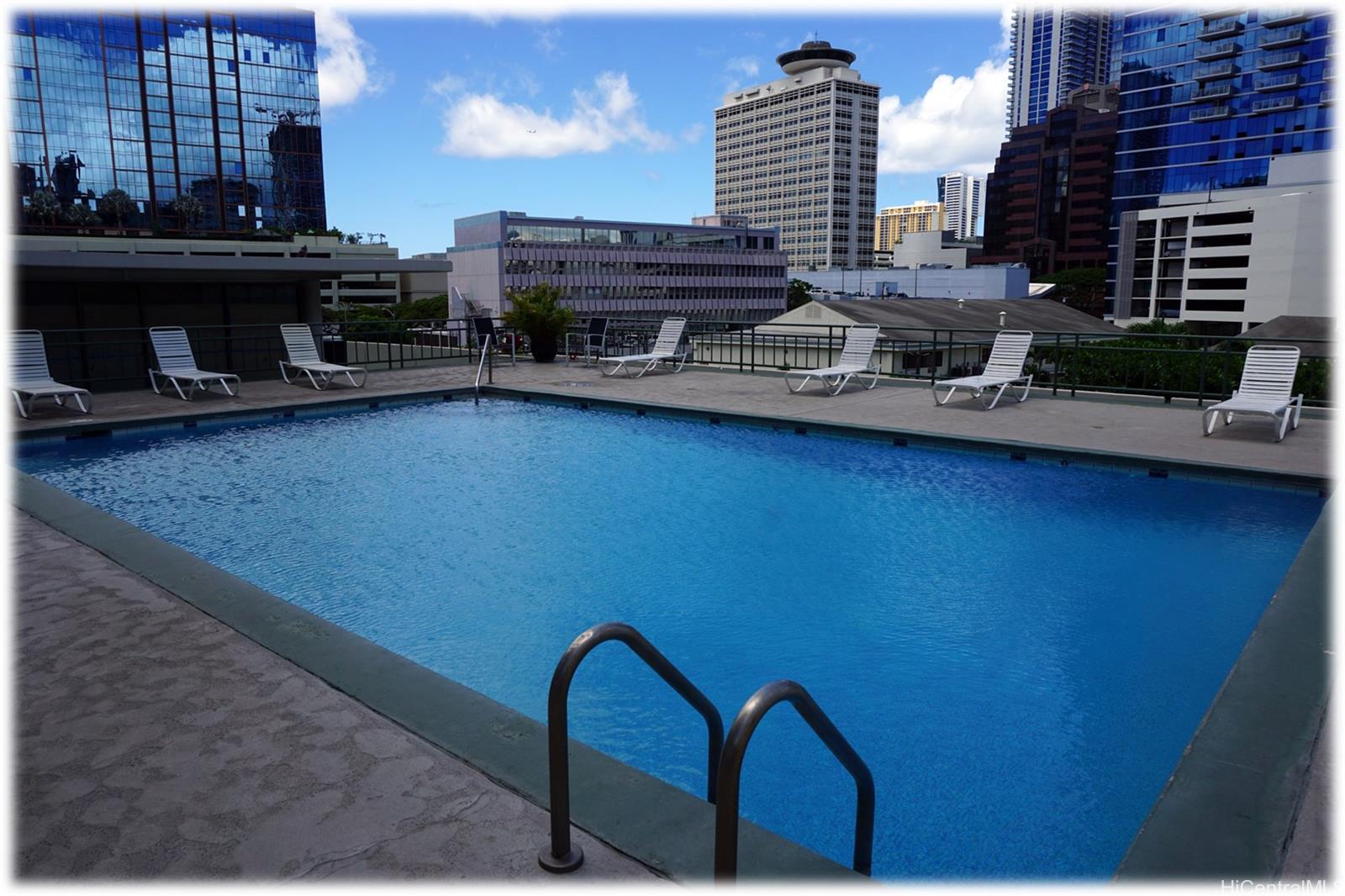 747 Amana St Honolulu - Rental - photo 9 of 11