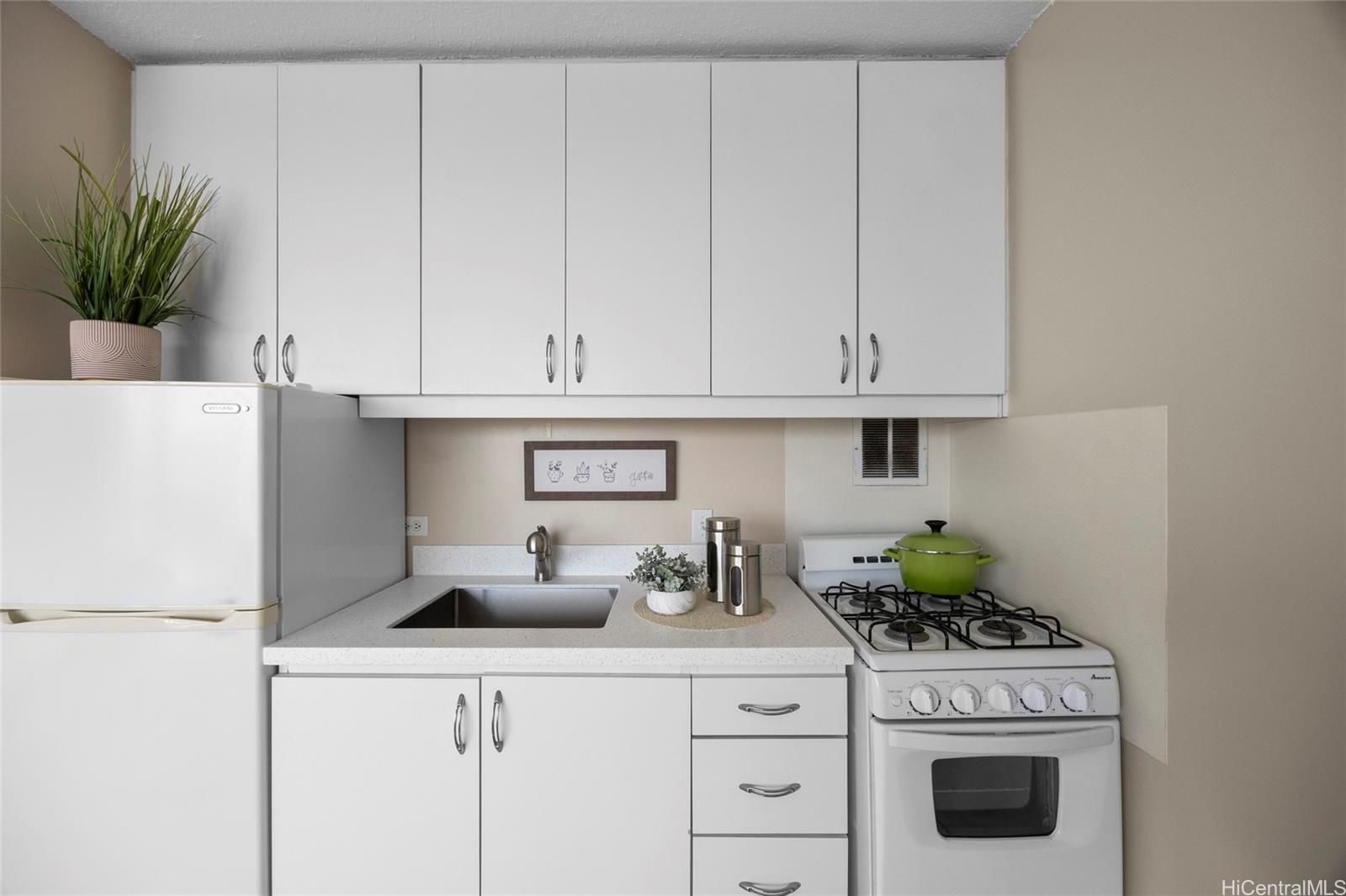 Holiday Village condo # 1302, Honolulu, Hawaii - photo 11 of 24