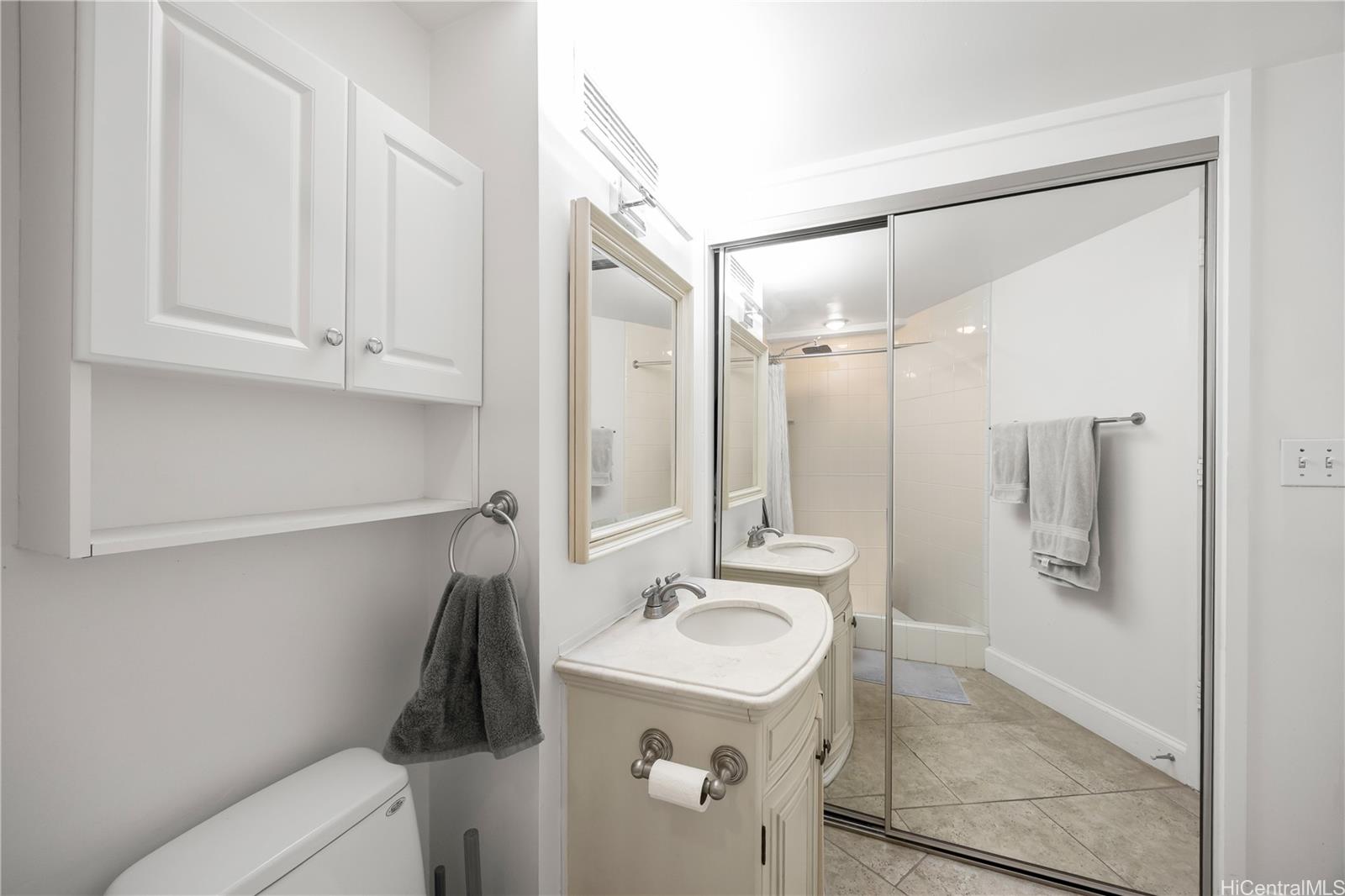 Holiday Village condo # 1702, Honolulu, Hawaii - photo 14 of 25