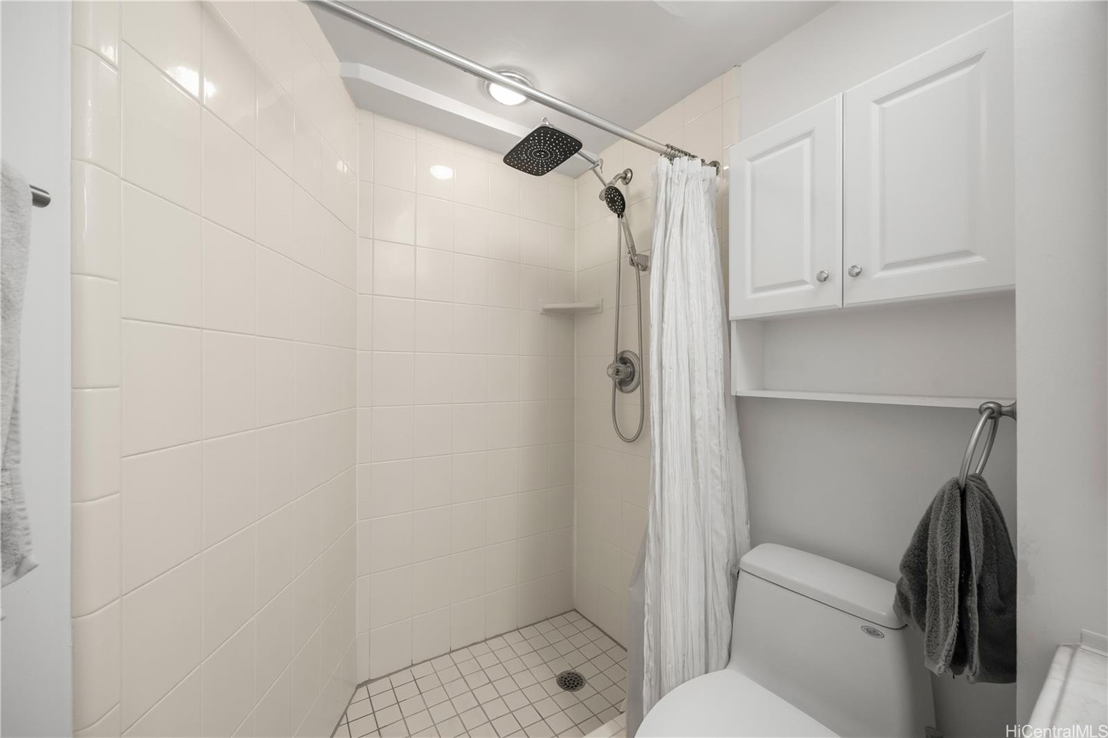 Holiday Village condo # 1702, Honolulu, Hawaii - photo 16 of 25