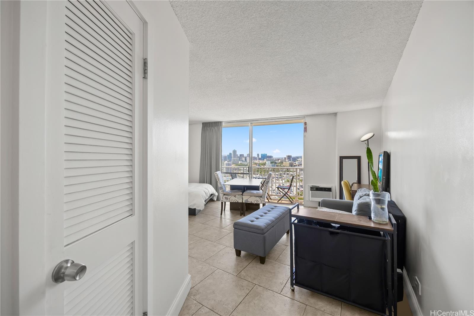 Holiday Village condo # 1702, Honolulu, Hawaii - photo 17 of 25