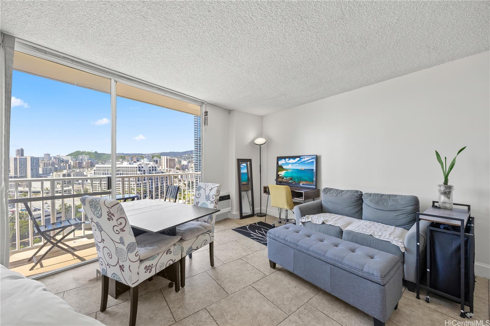 Holiday Village condo # 1702, Honolulu, Hawaii - photo 4 of 25