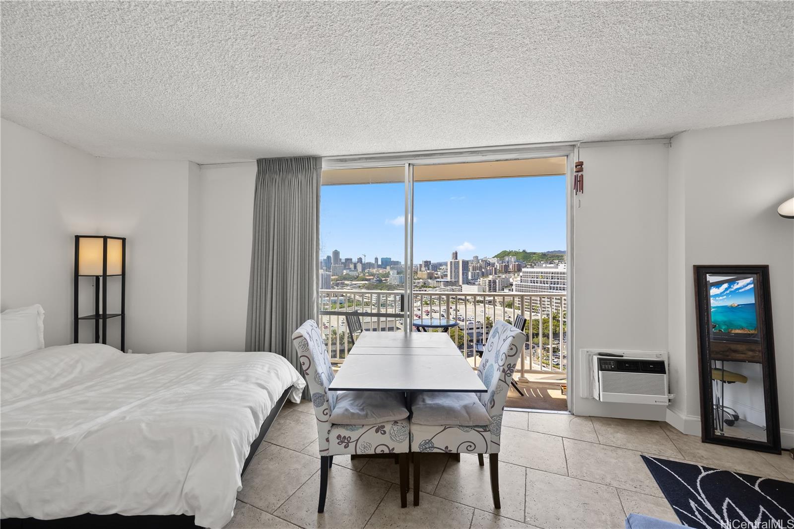 Holiday Village condo # 1702, Honolulu, Hawaii - photo 5 of 25