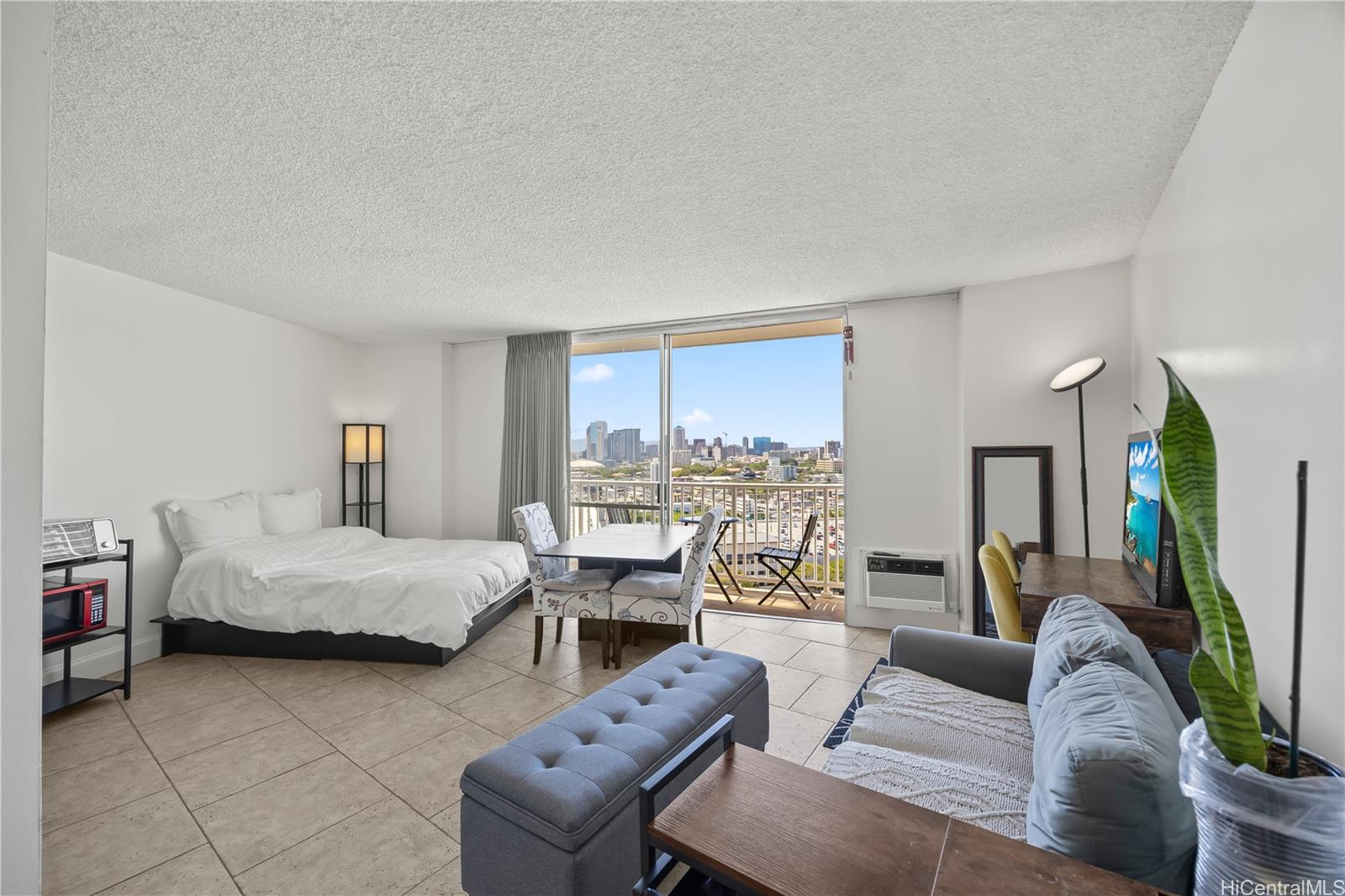 Holiday Village condo # 1702, Honolulu, Hawaii - photo 8 of 25