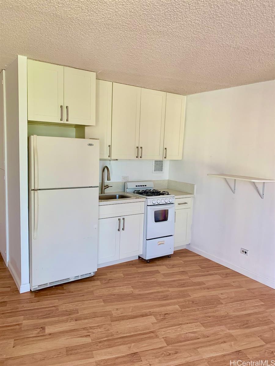 Holiday Village condo # 1904, Honolulu, Hawaii - photo 4 of 11