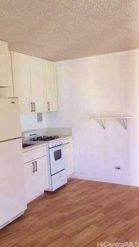 Holiday Village condo # 1904, Honolulu, Hawaii - photo 2 of 11