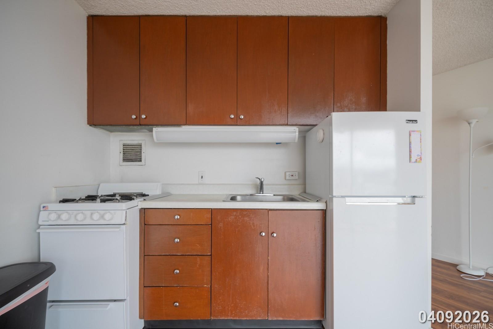 750 Amana Street Honolulu - Rental - photo 14 of 21