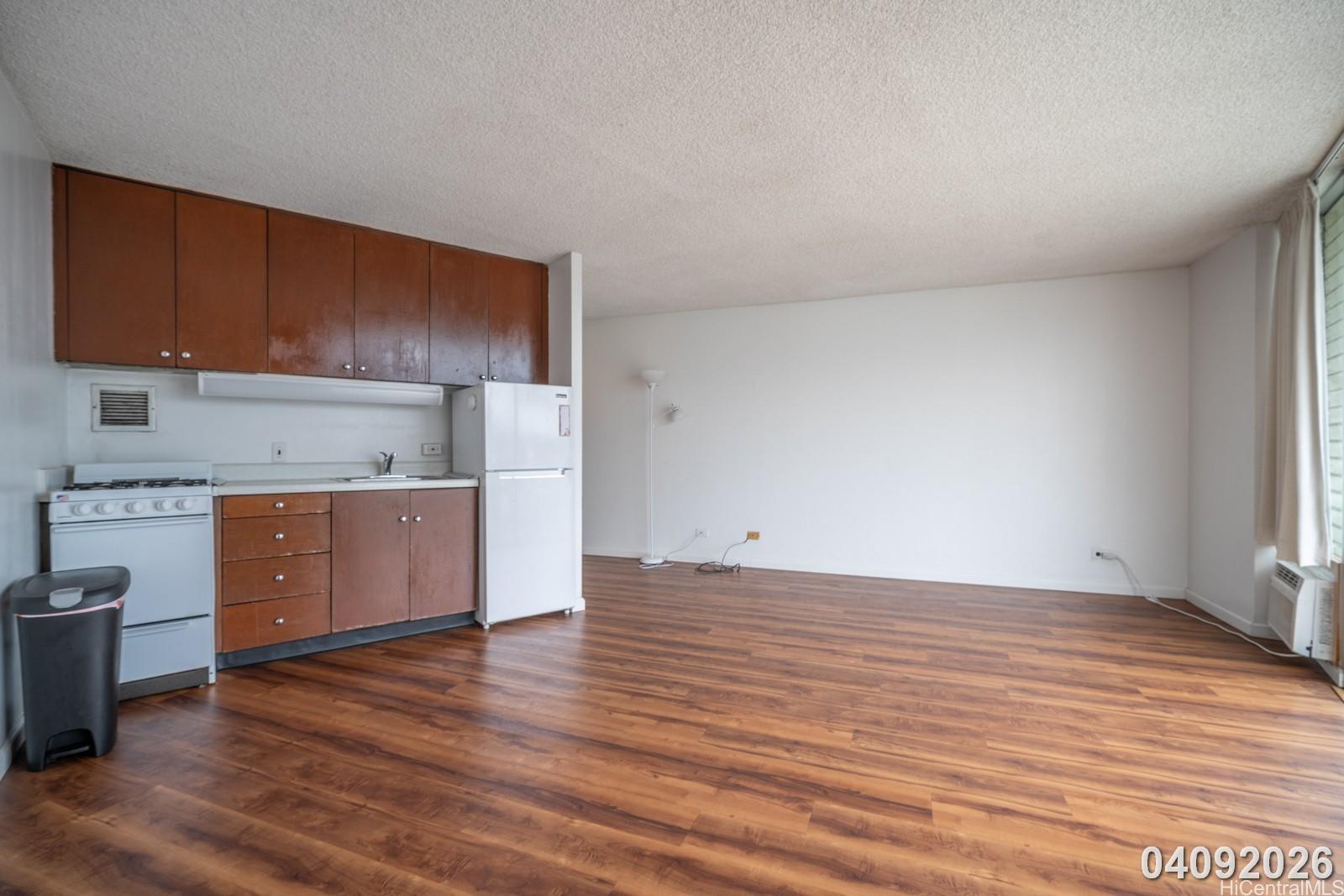750 Amana Street Honolulu - Rental - photo 7 of 21