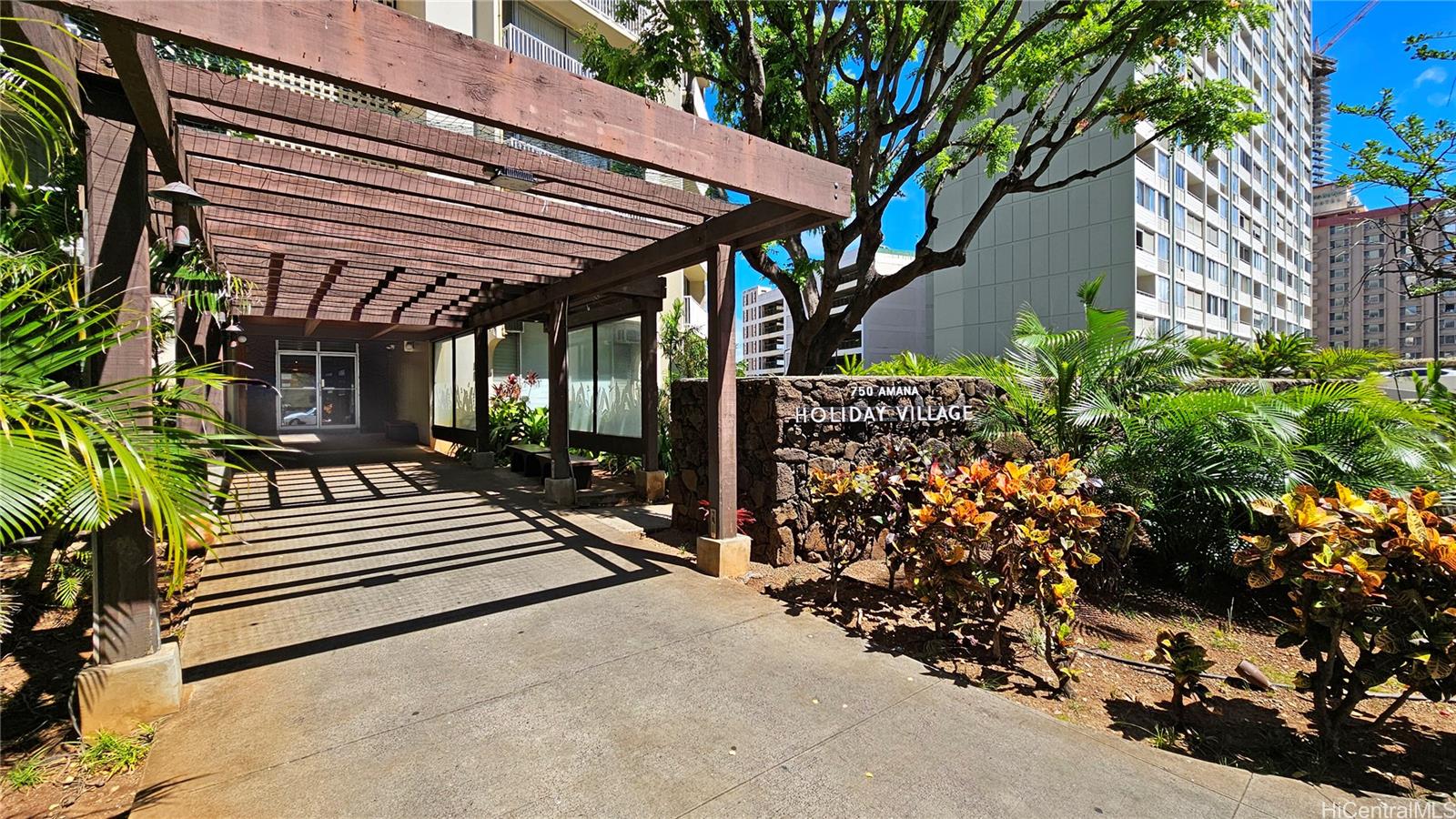 Holiday Village condo # 309, Honolulu, Hawaii - photo 13 of 21