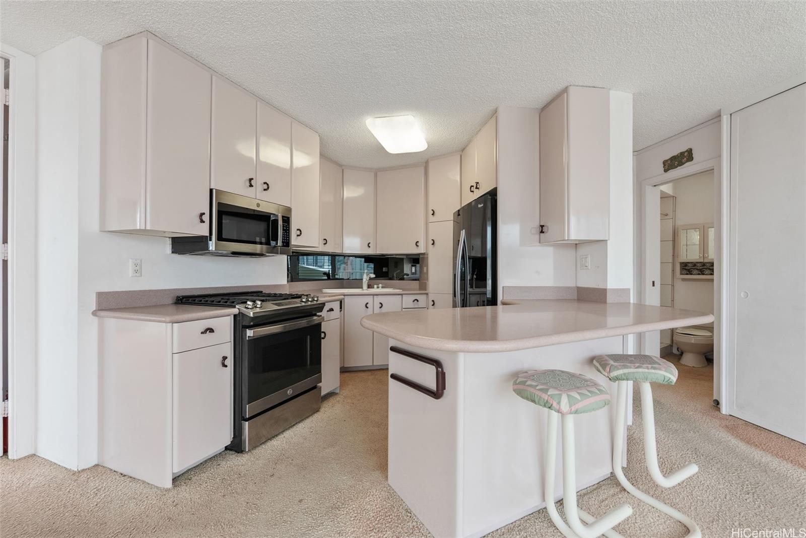 Holiday Village condo # P2, Honolulu, Hawaii - photo 3 of 25