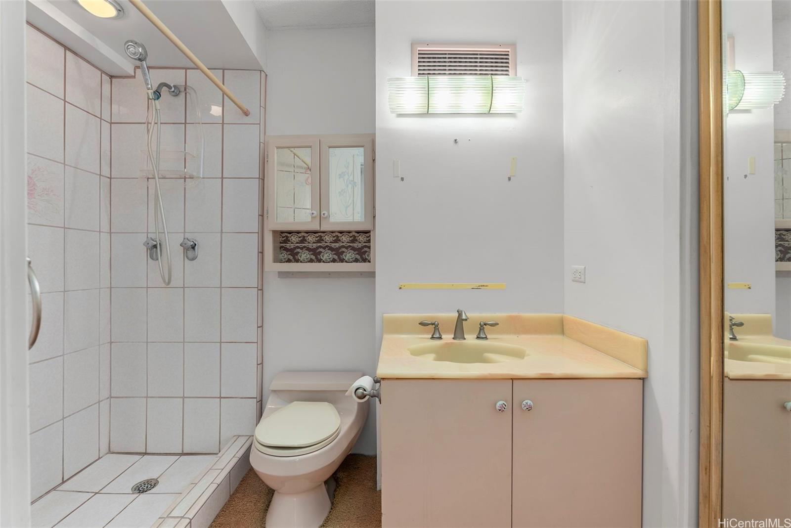 Holiday Village condo # P2, Honolulu, Hawaii - photo 8 of 25