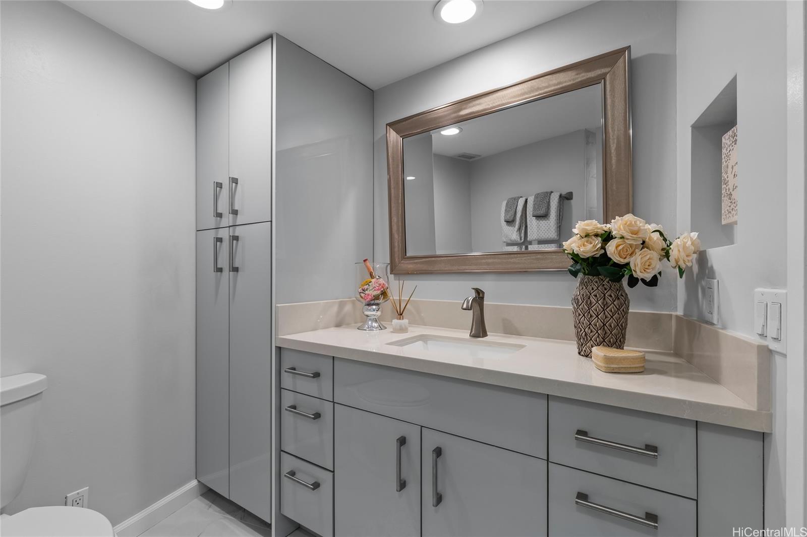 Kapiolani Belaire condo # 901, Honolulu, Hawaii - photo 15 of 25