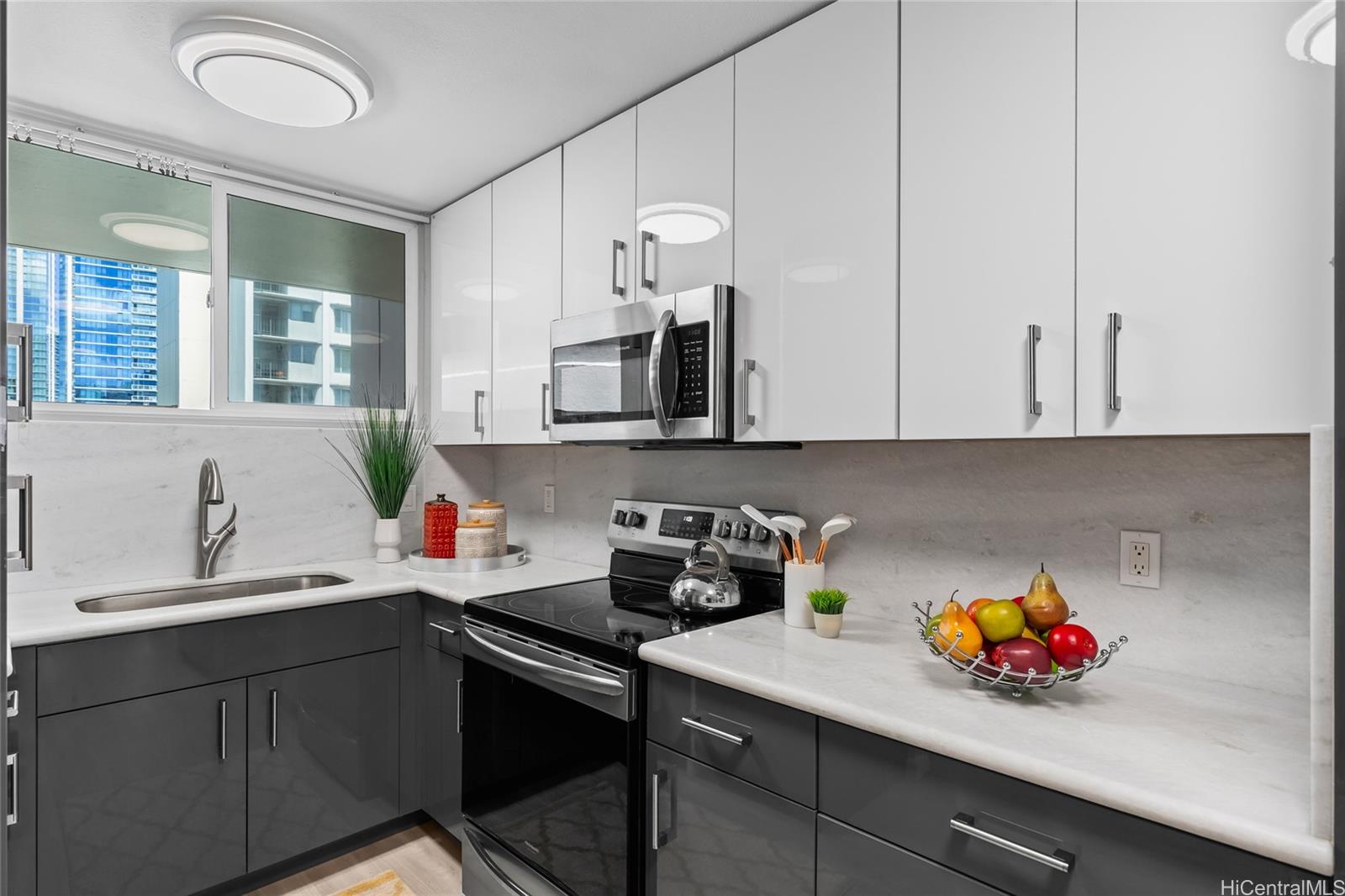 Kapiolani Belaire condo # 901, Honolulu, Hawaii - photo 3 of 25