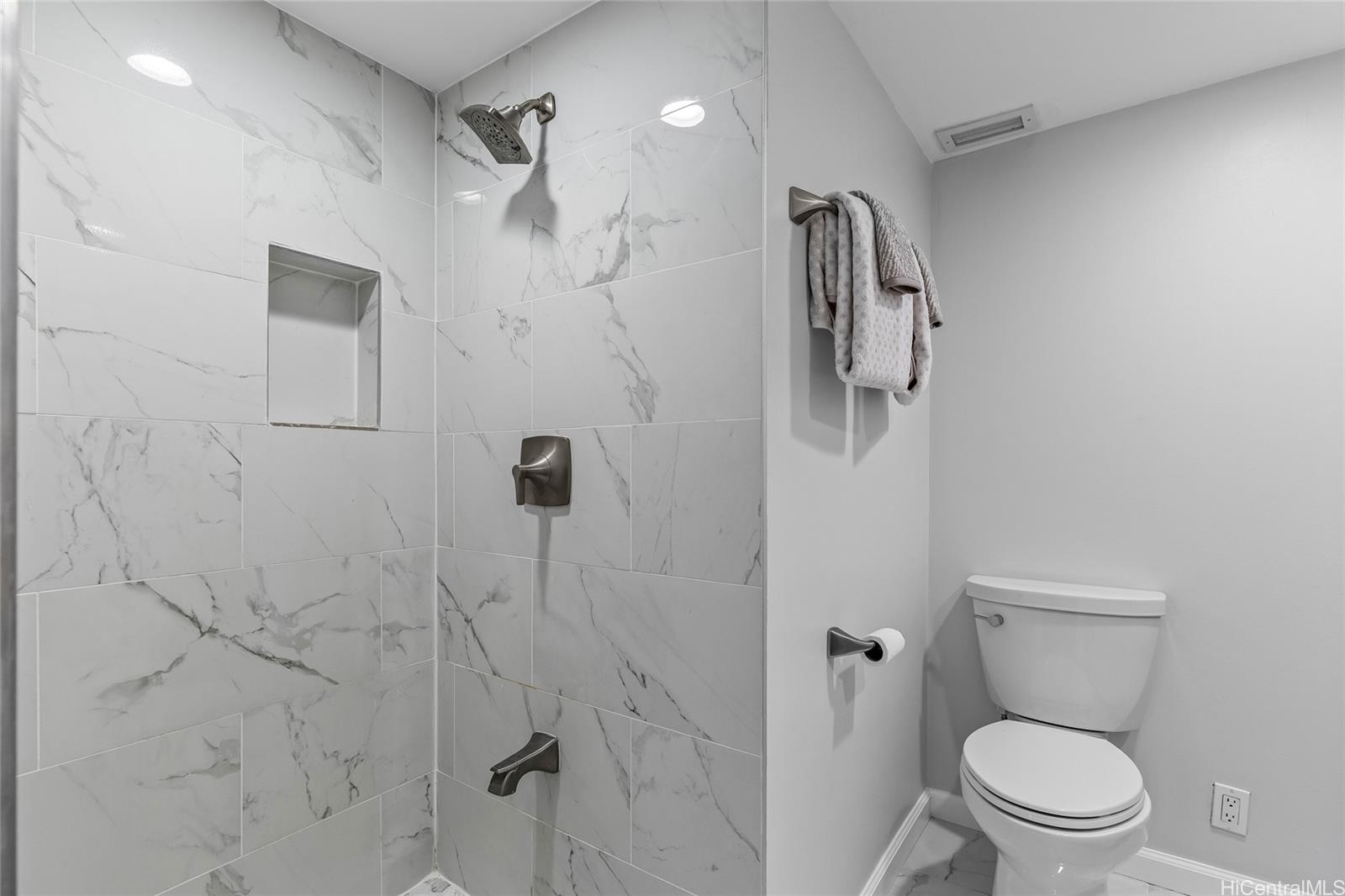 Kapiolani Belaire condo # 901, Honolulu, Hawaii - photo 14 of 25