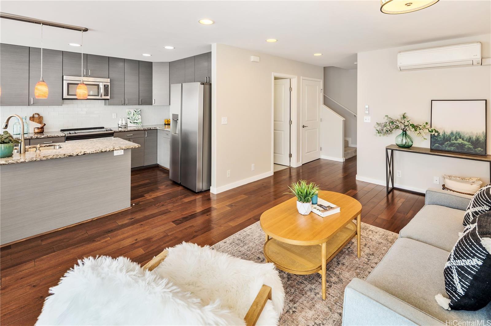 751  Kinalau Place Punchbowl-lower, Honolulu home - photo 2 of 25